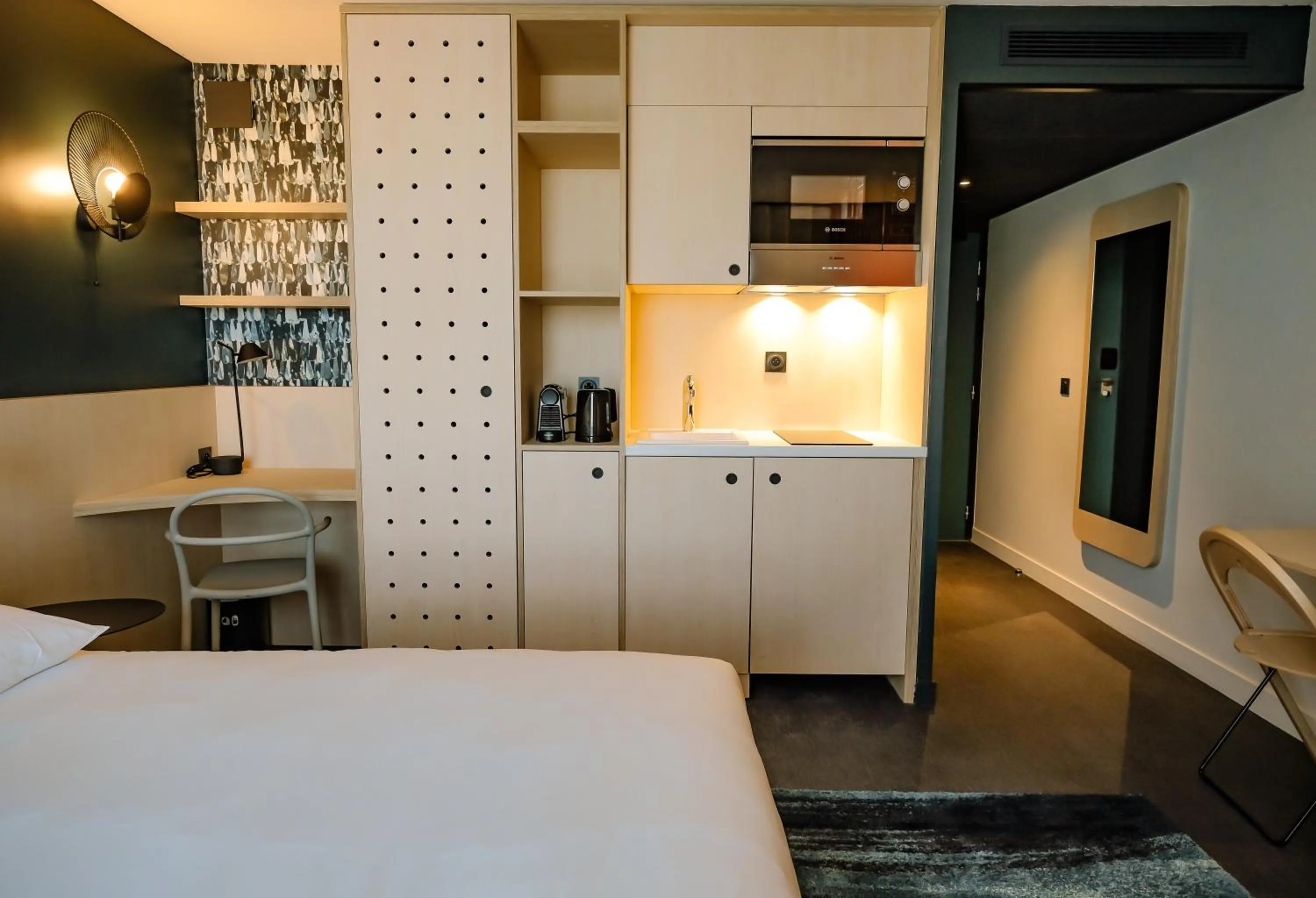 Coffee/tea facilities, Bed in Live Hotels Bordeaux Lac