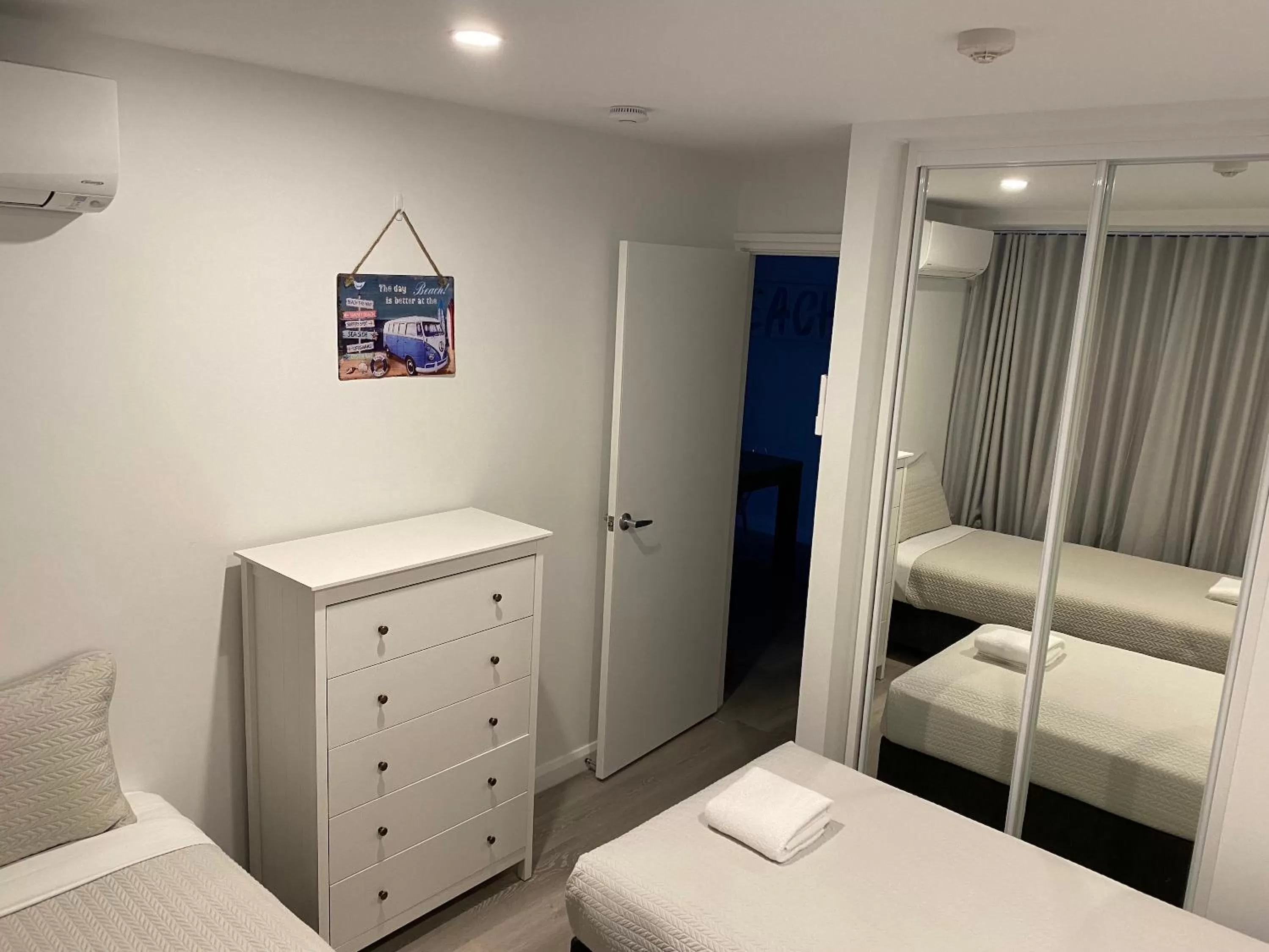 Bedroom, Bed in The Breakers