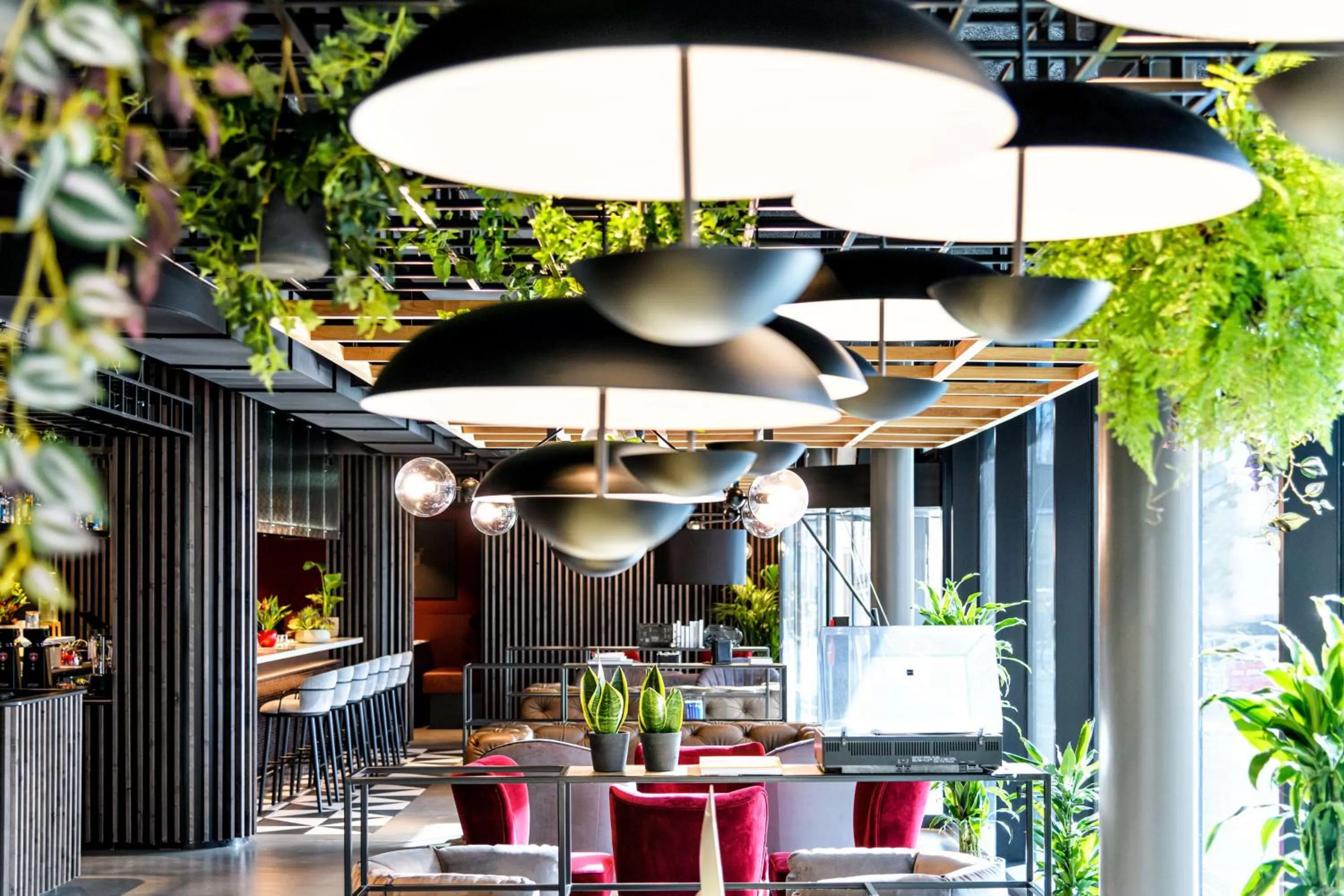 Restaurant/places to eat in Radisson RED Hotel, Vienna