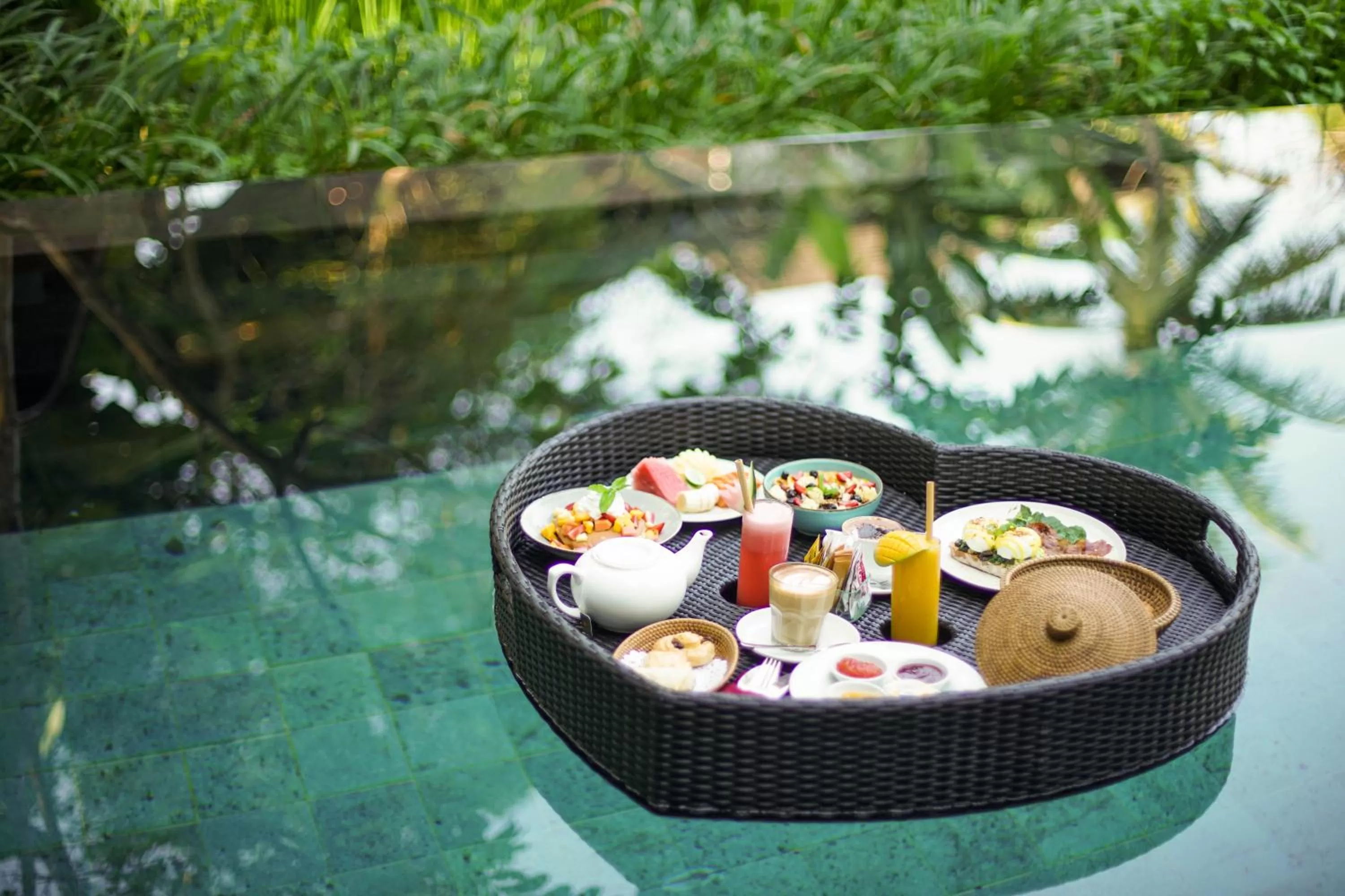 Restaurant/places to eat in Surya Kembar Villas