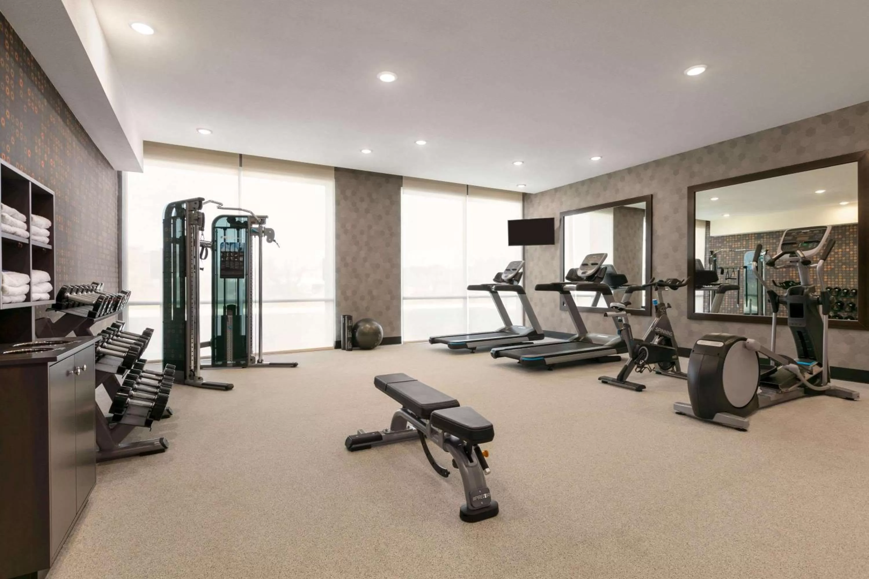Fitness centre/facilities in La Quinta Inn & Suites by Wyndham College Station North