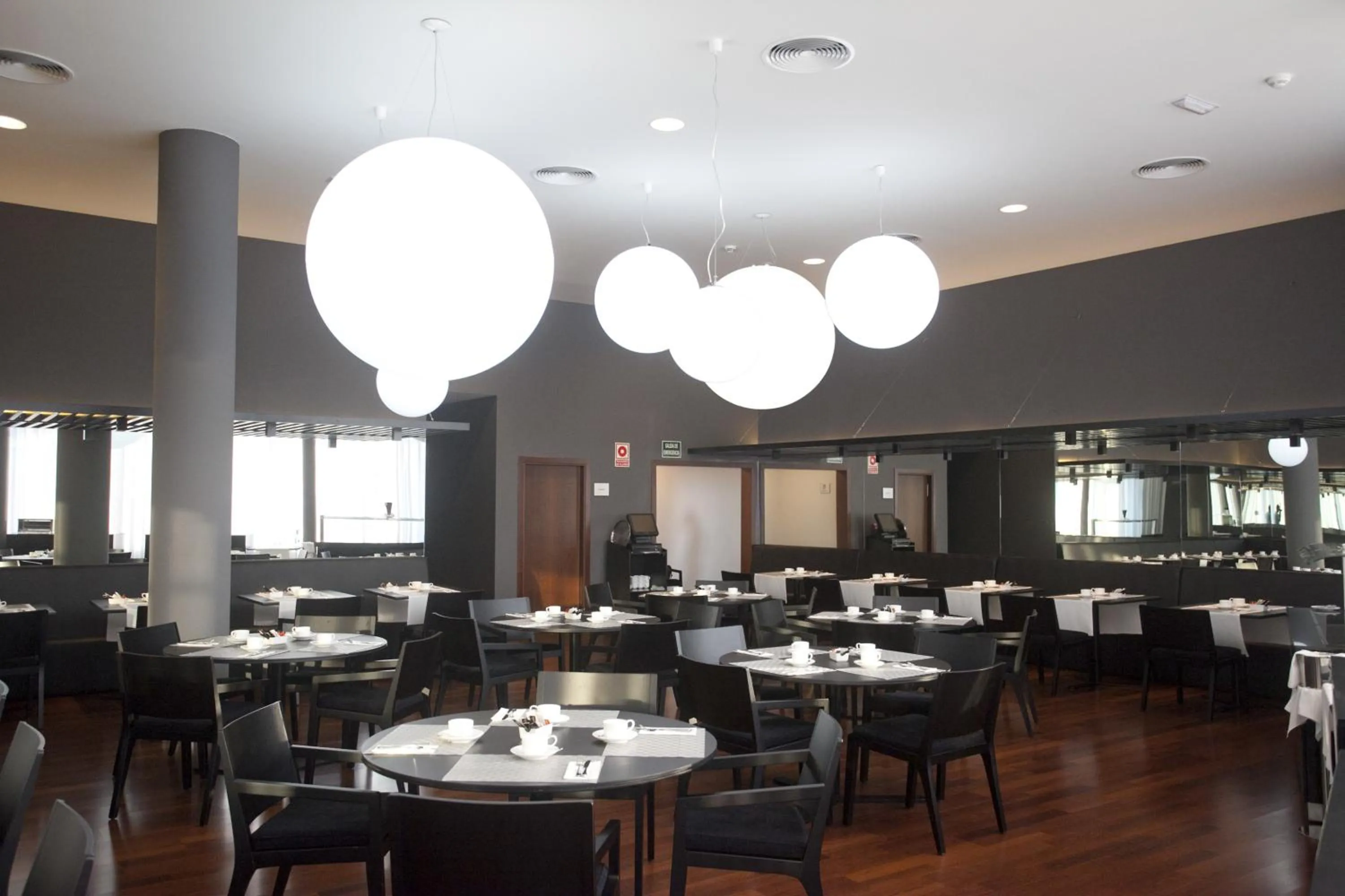 Restaurant/places to eat in Hotel Carris Marineda