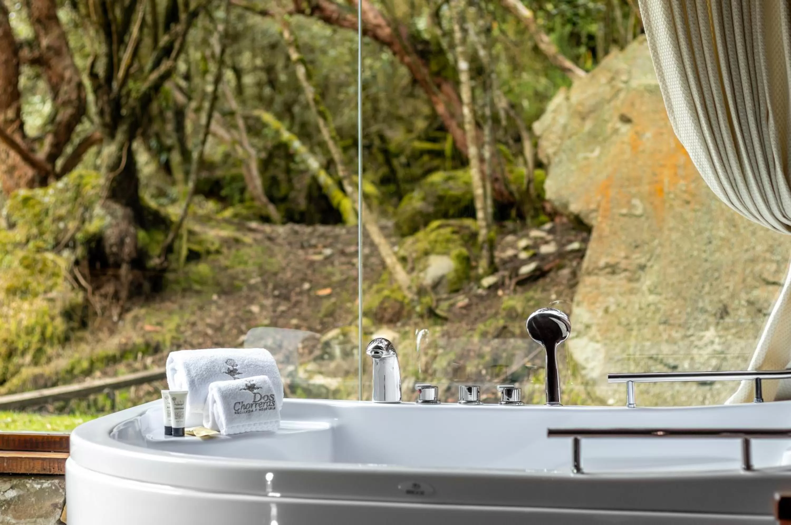Hot Tub in Hacienda Hostería Dos Chorreras