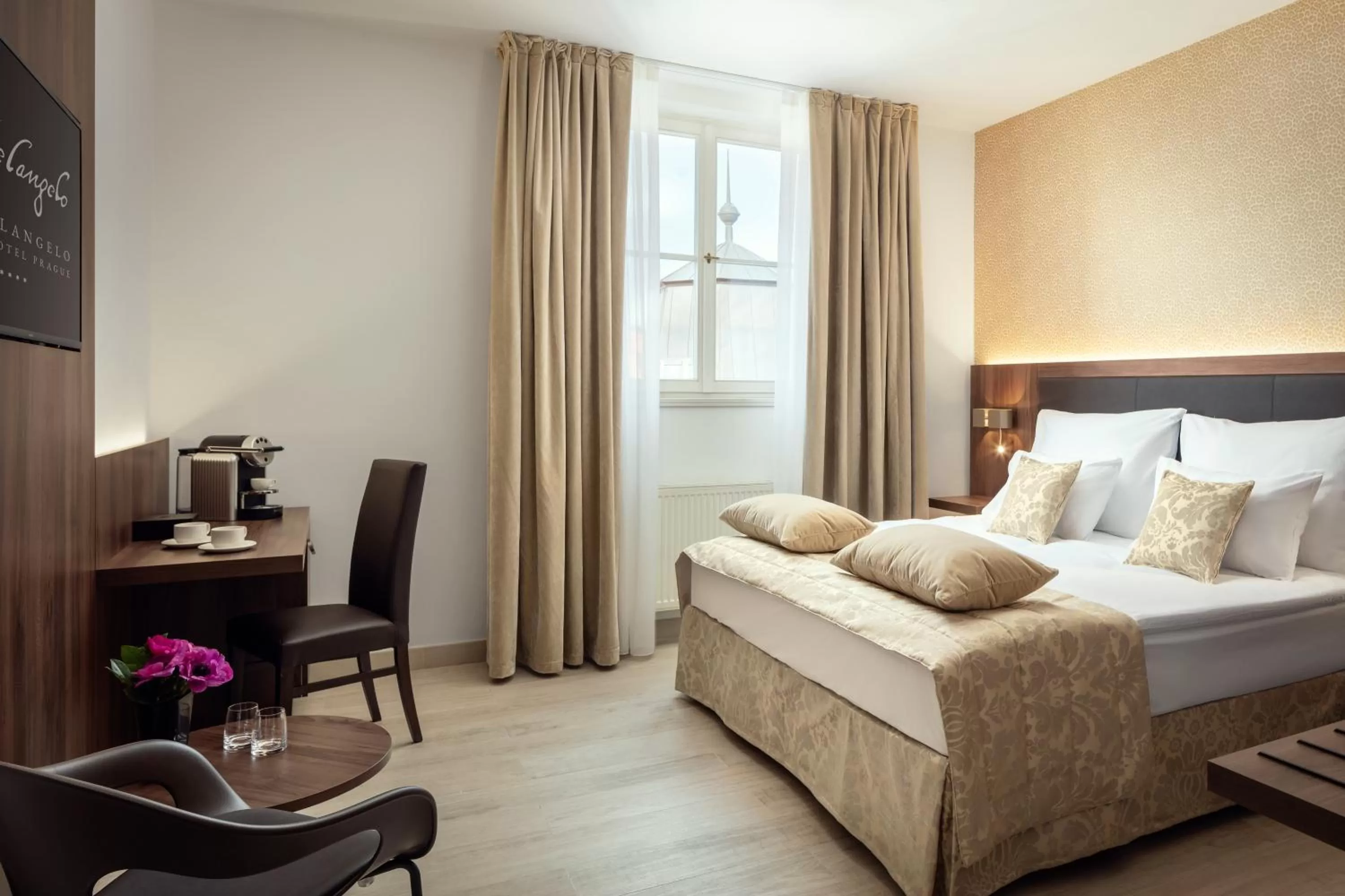 Bed in Michelangelo Grand Hotel