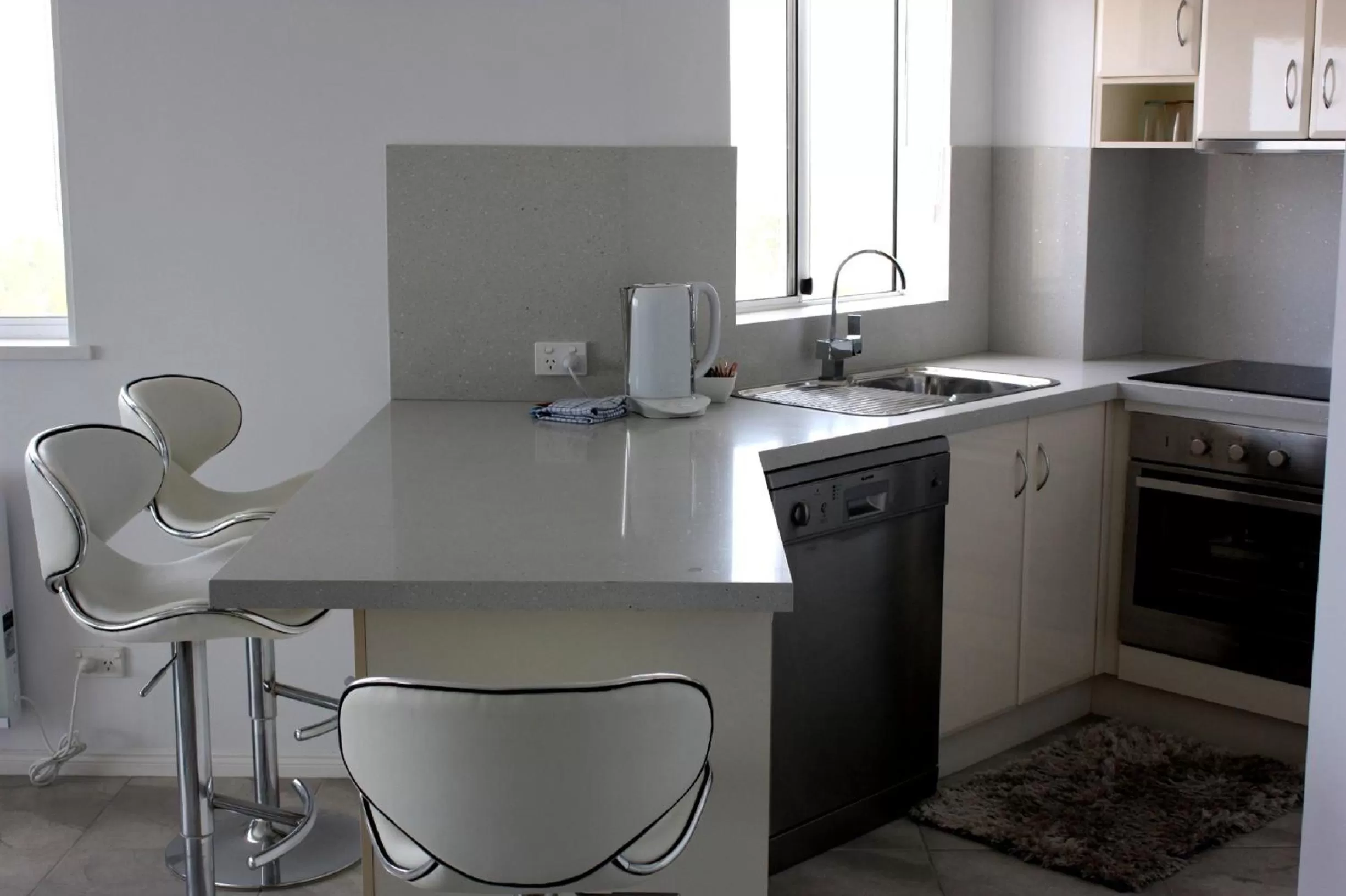 Kitchen or kitchenette in Royal Pacific Resort