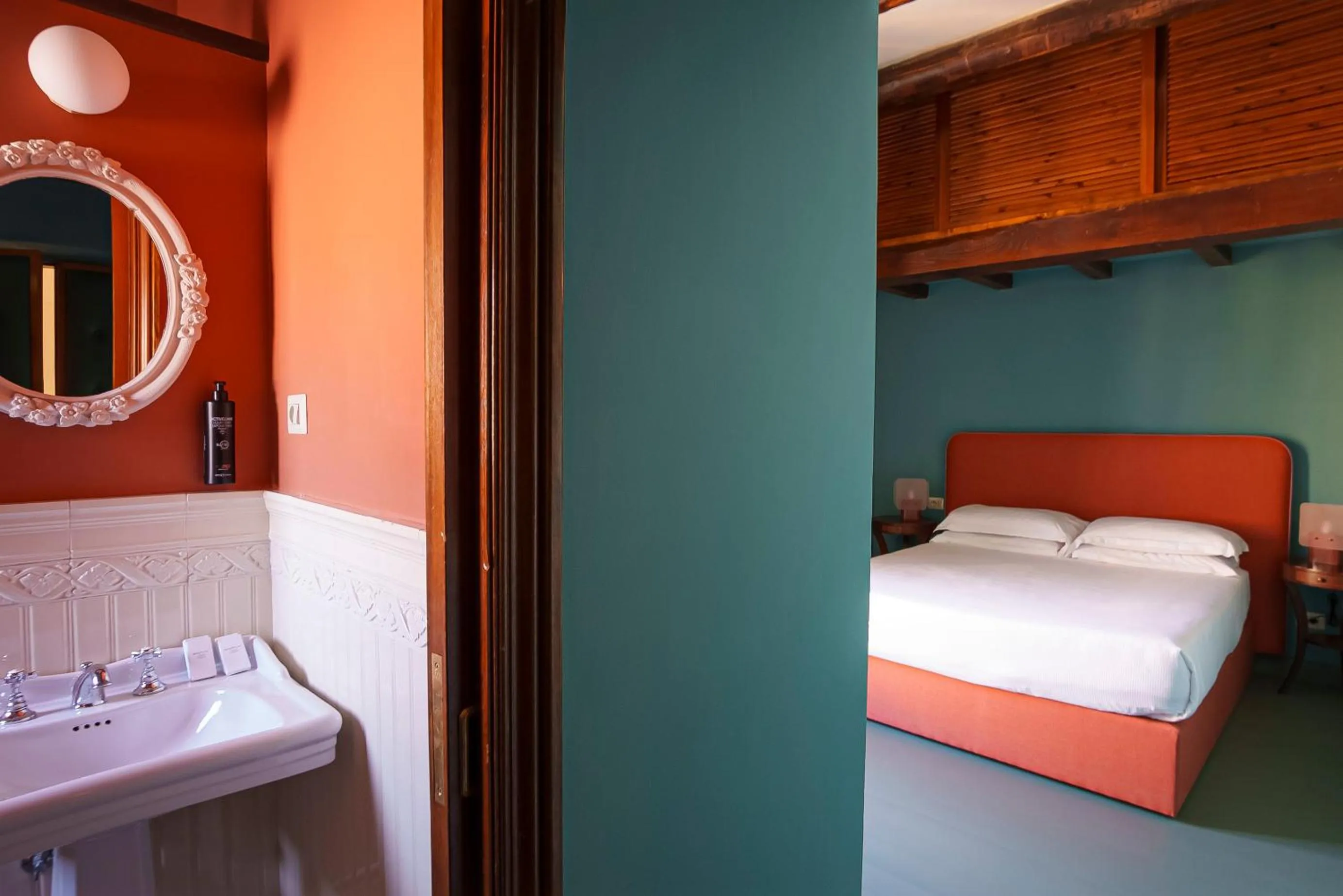 Bathroom, Bed in Salotto Monti
