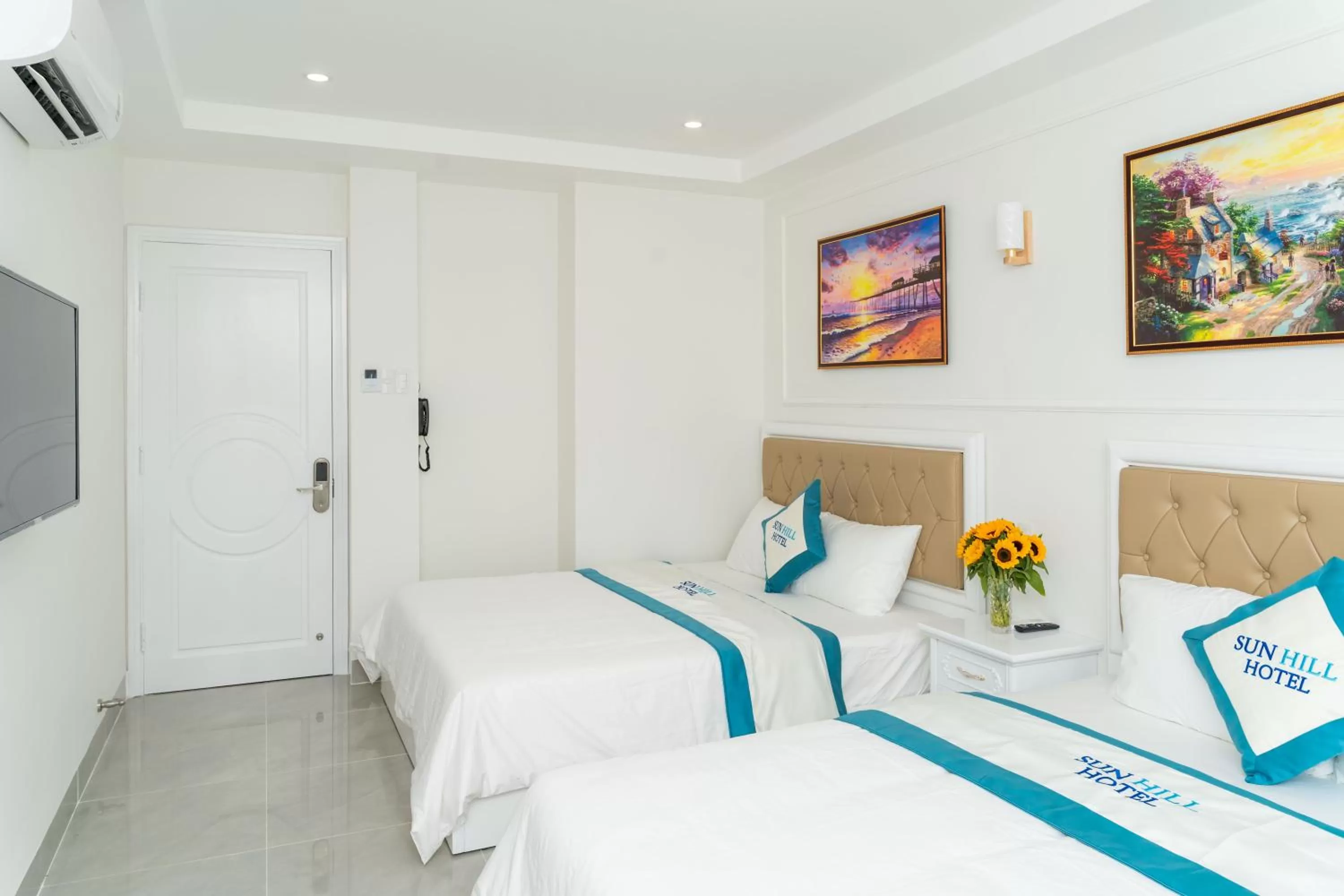 Bedroom, Bed in Sun Hill Hotel