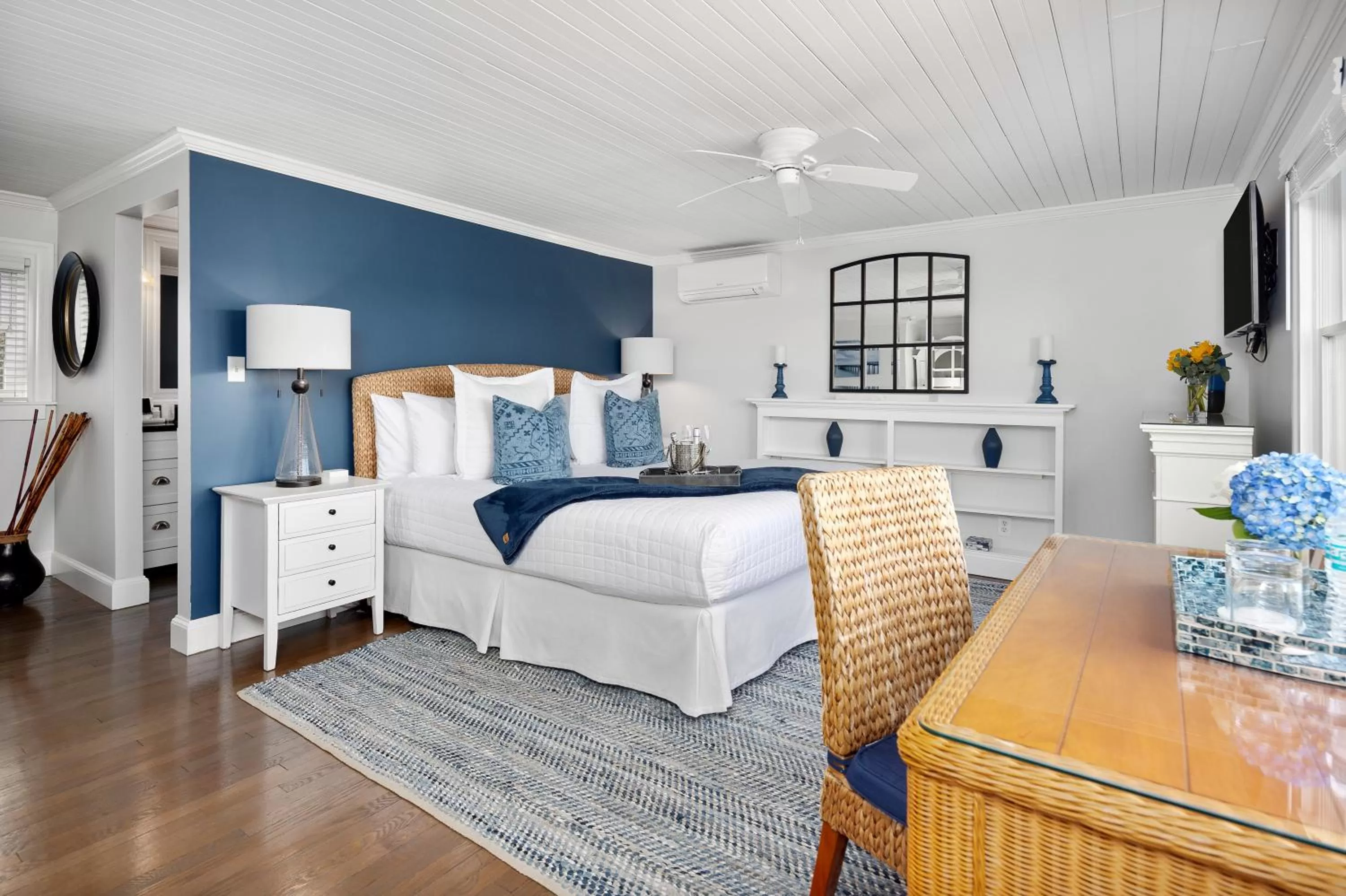 Bed in Inn on the Sound