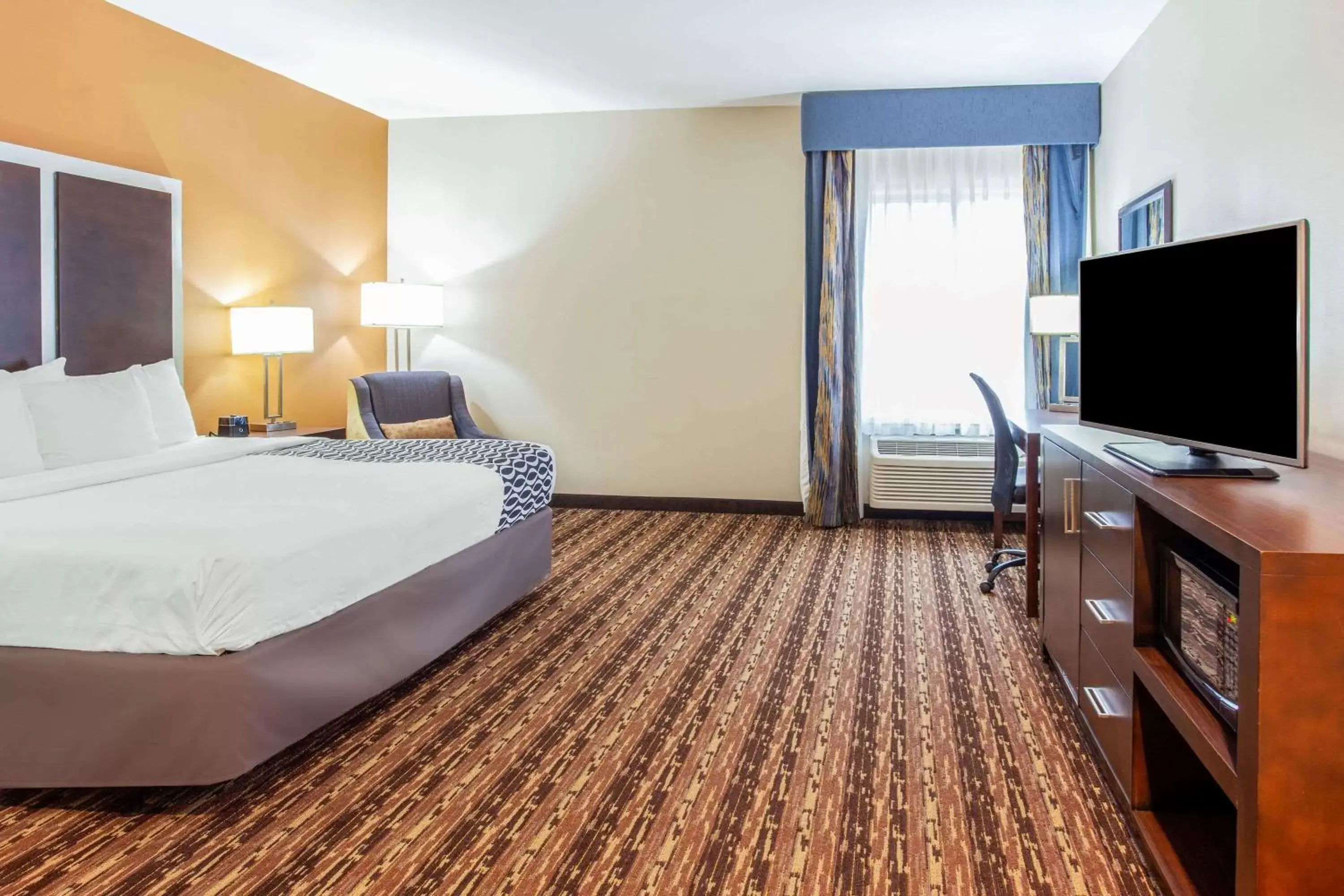 King Room - Hearing Accessible/Non-Smoking in La Quinta by Wyndham Gonzales TX King Room - Hearing Accessible/Non-Smoking in La Quinta by Wyndham Gonzales TX