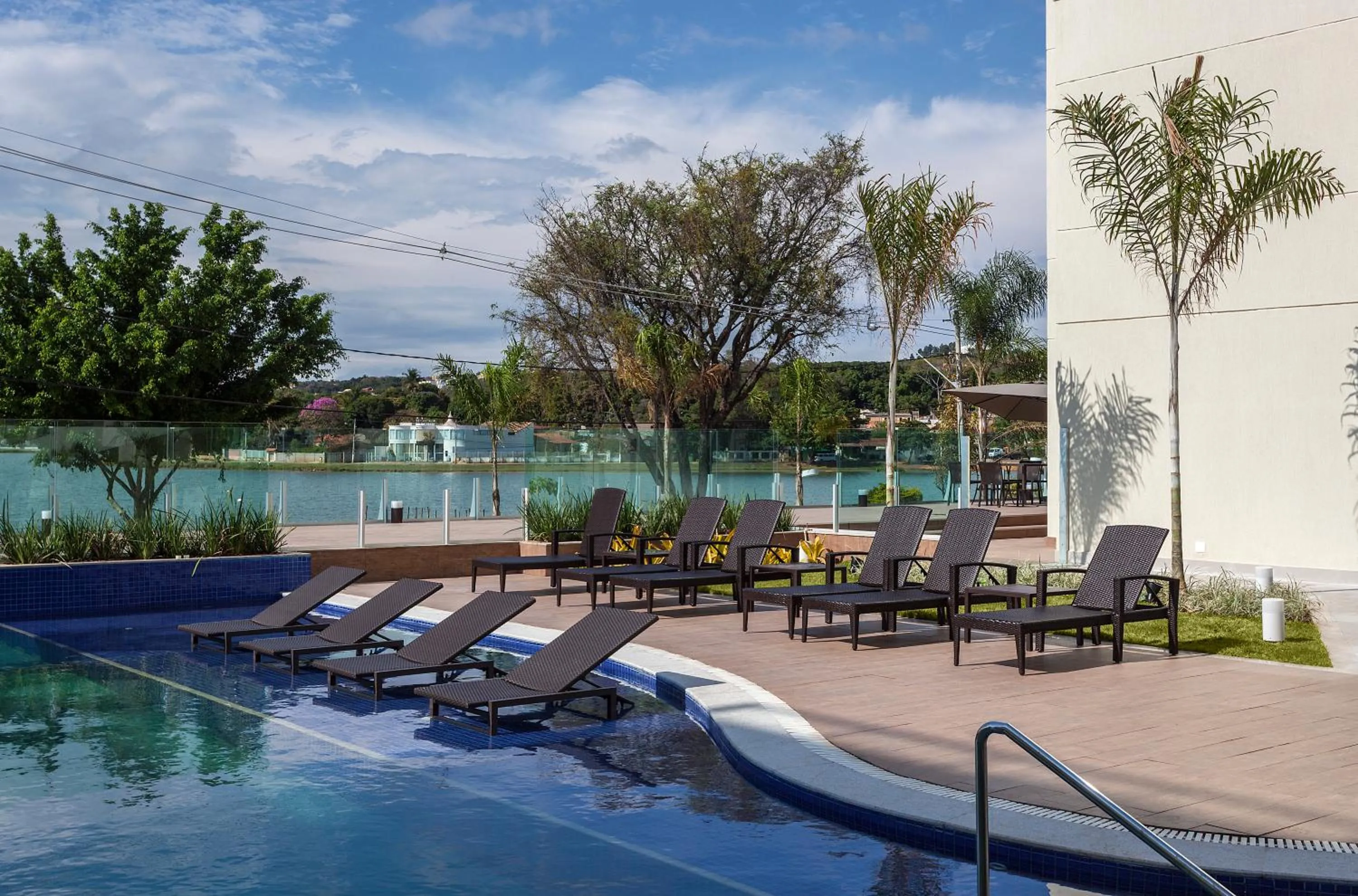 Swimming Pool in eSuites Spa Lagoa Santa