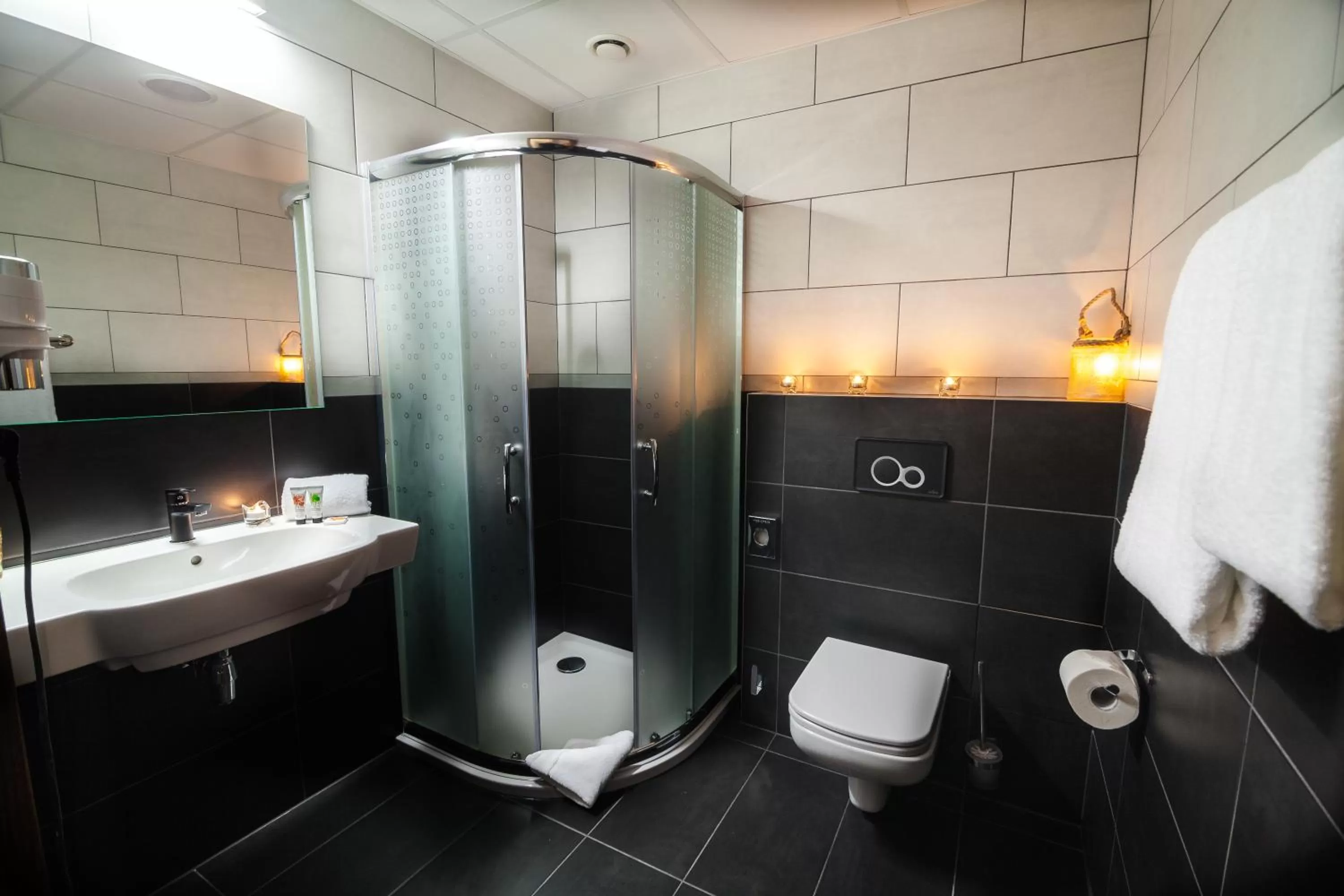 Shower in Vulcan Hotel