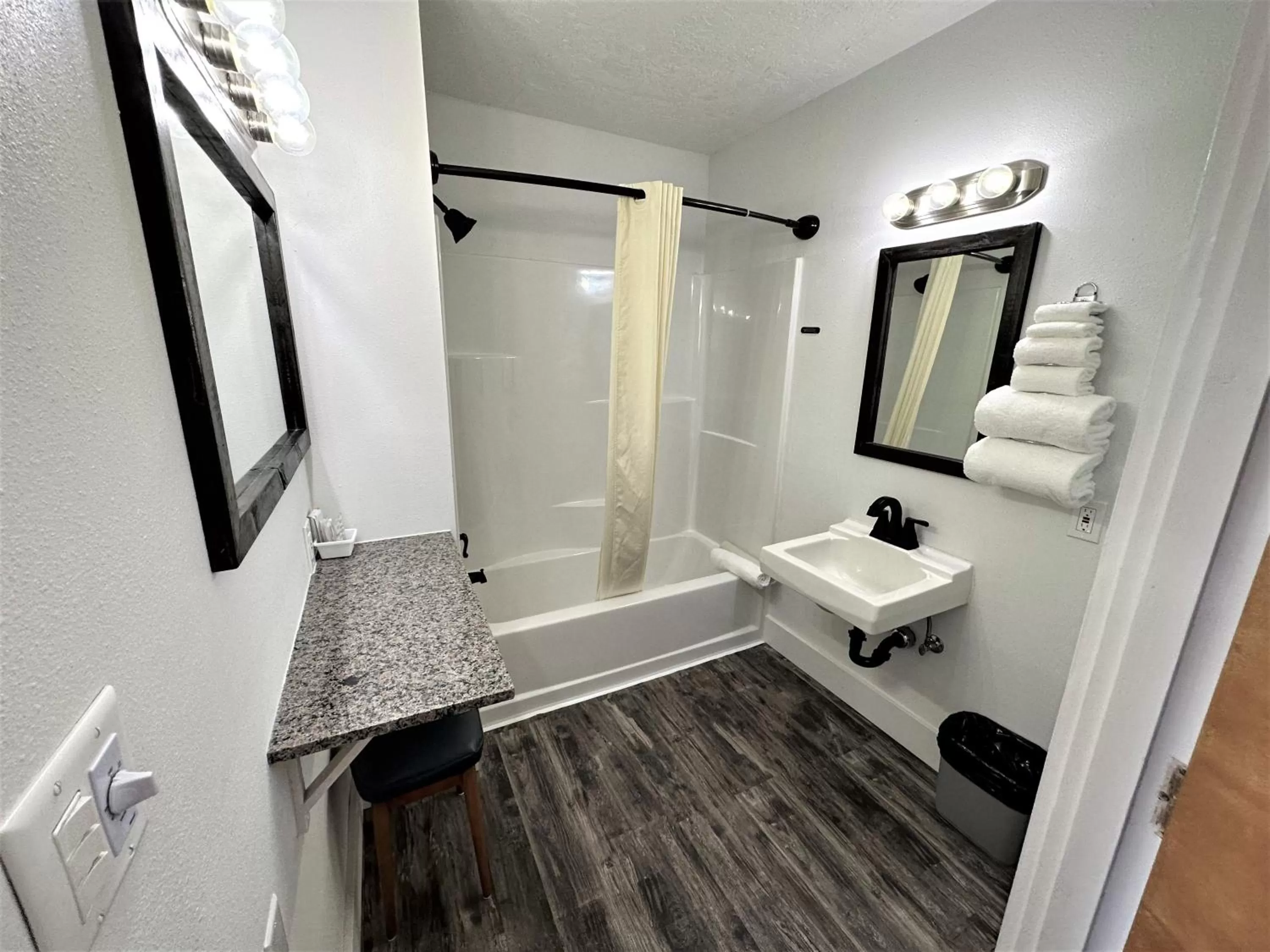 Bathroom in Myrtle Lane Inn