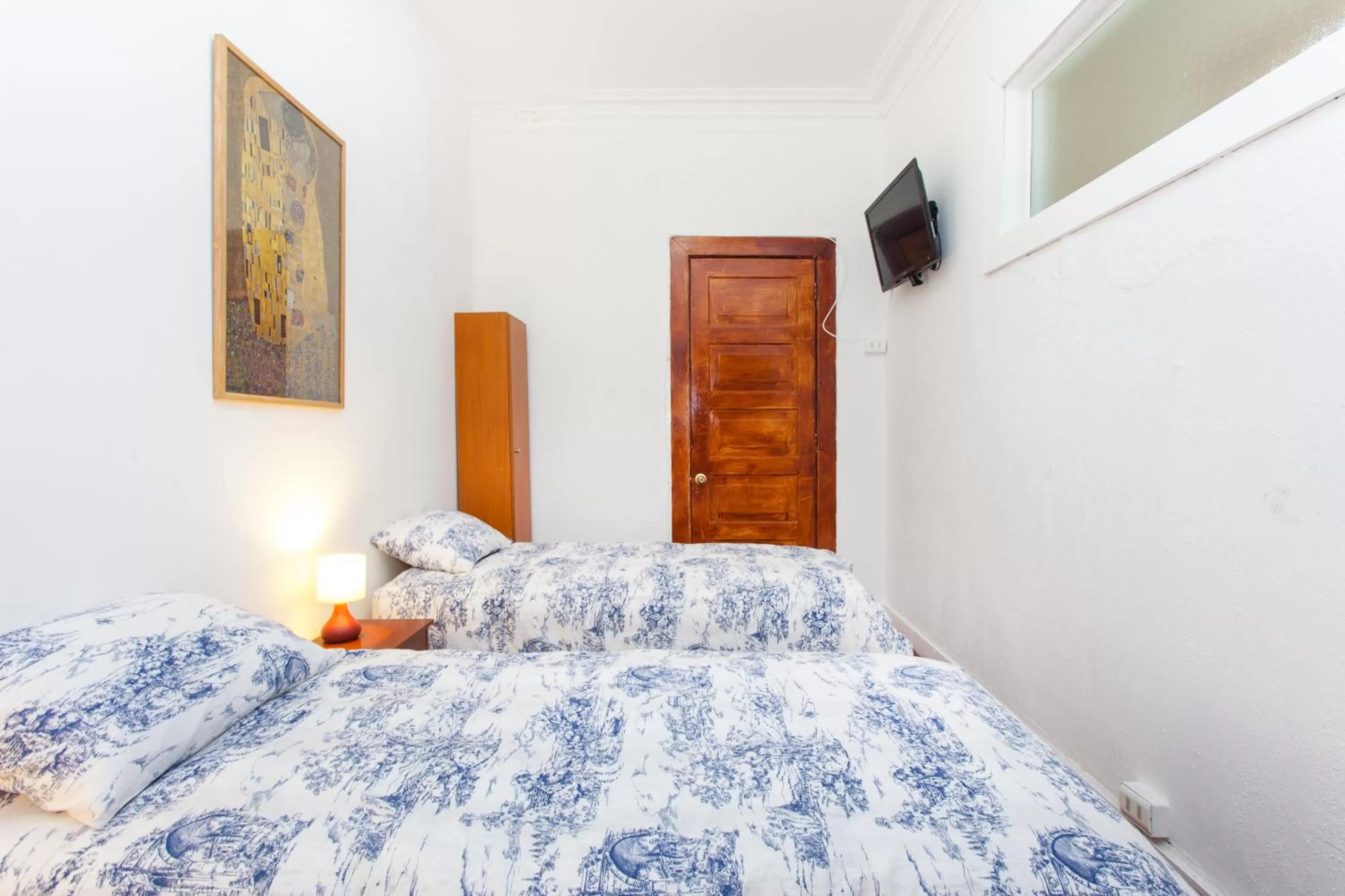 Photo of the whole room, Bed in ITALIA SUITE B&B habitaciones con baño privado y aire acondicionado