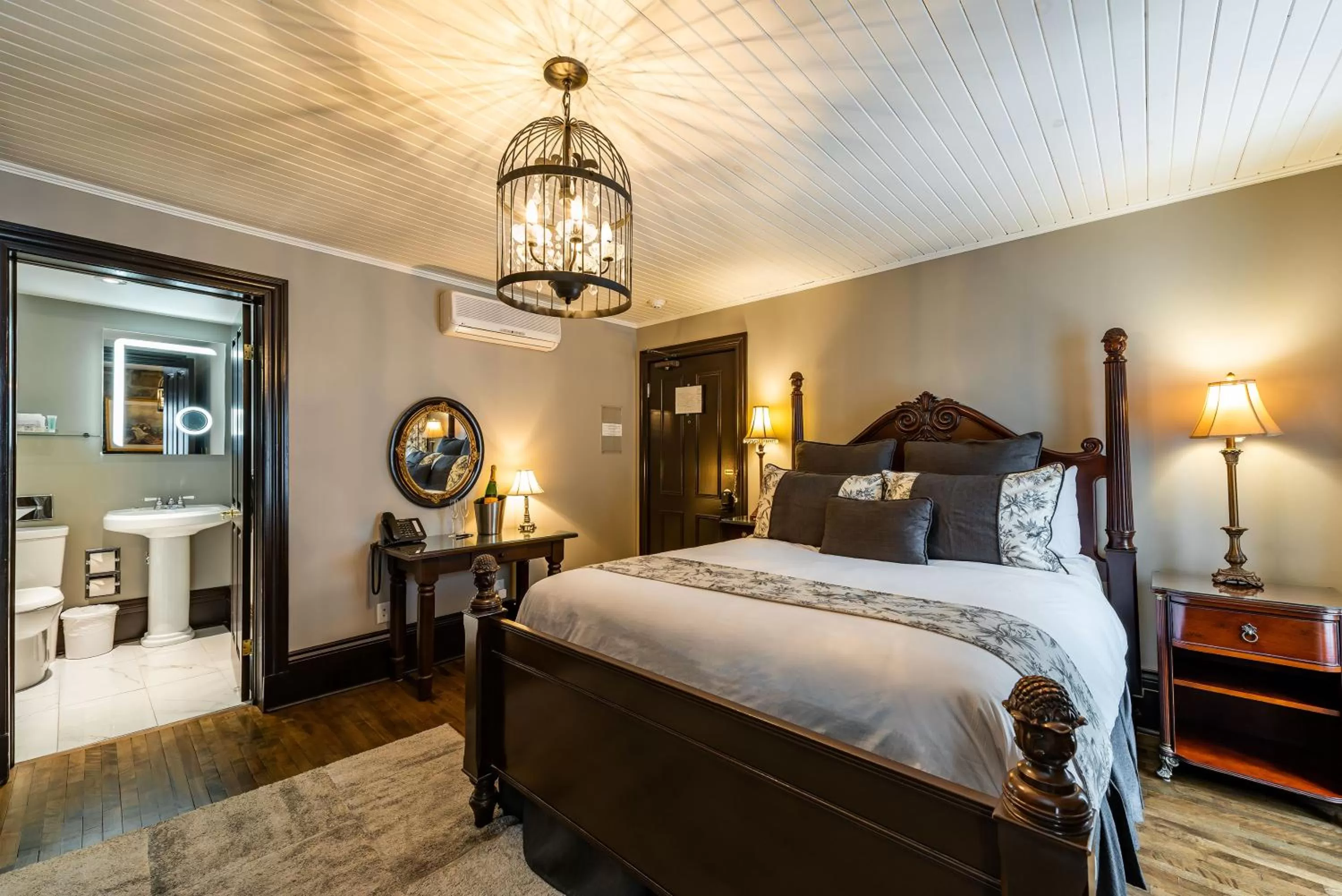 Bedroom, Bed in Le Clos Saint-Louis - Par Aneyro