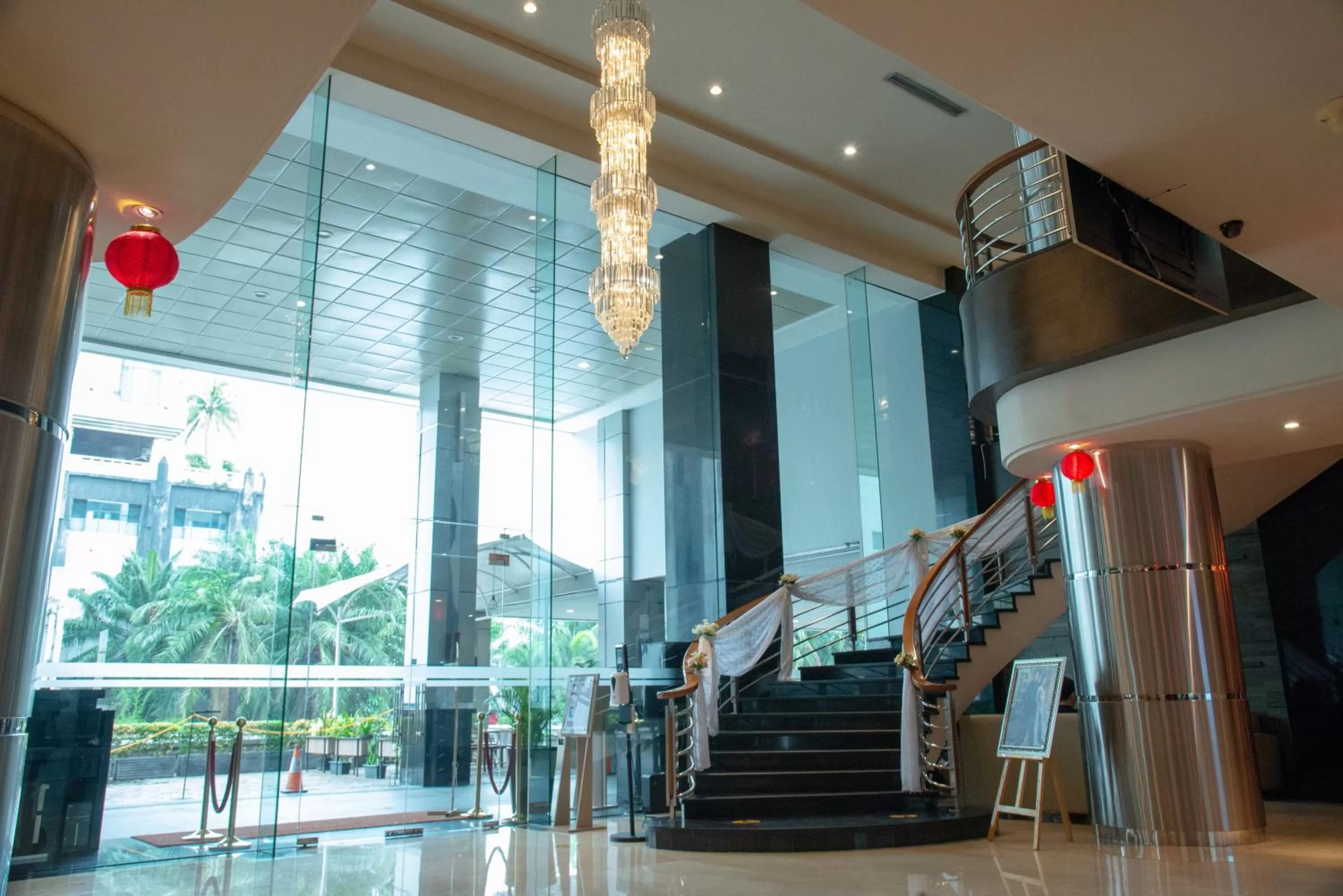 Lobby or reception in Orchardz Hotel Industri Jakarta Kemayoran