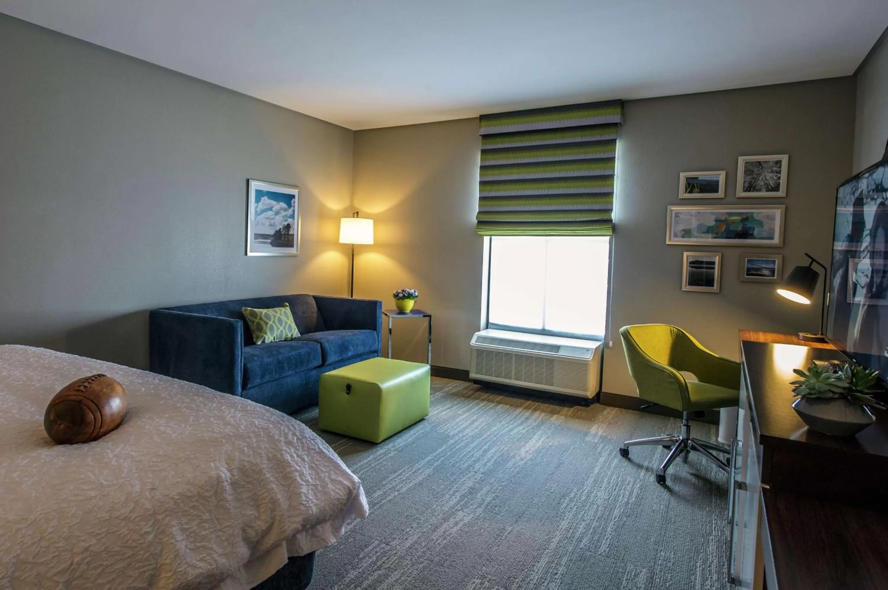 Bedroom, Bed in Hampton Inn & Suites/Foxborough/Mansfield