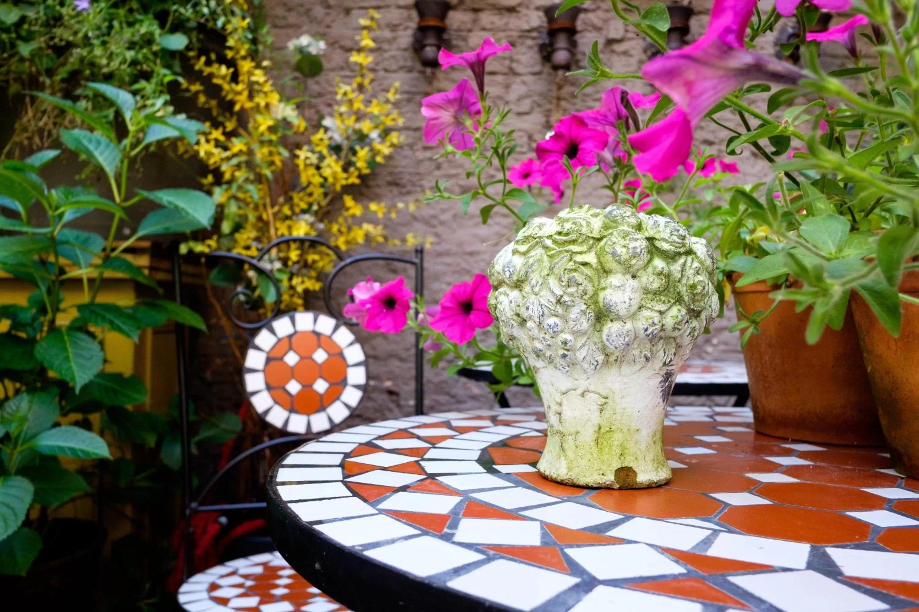 Decorative detail in Hotel Diamonds and Pearls