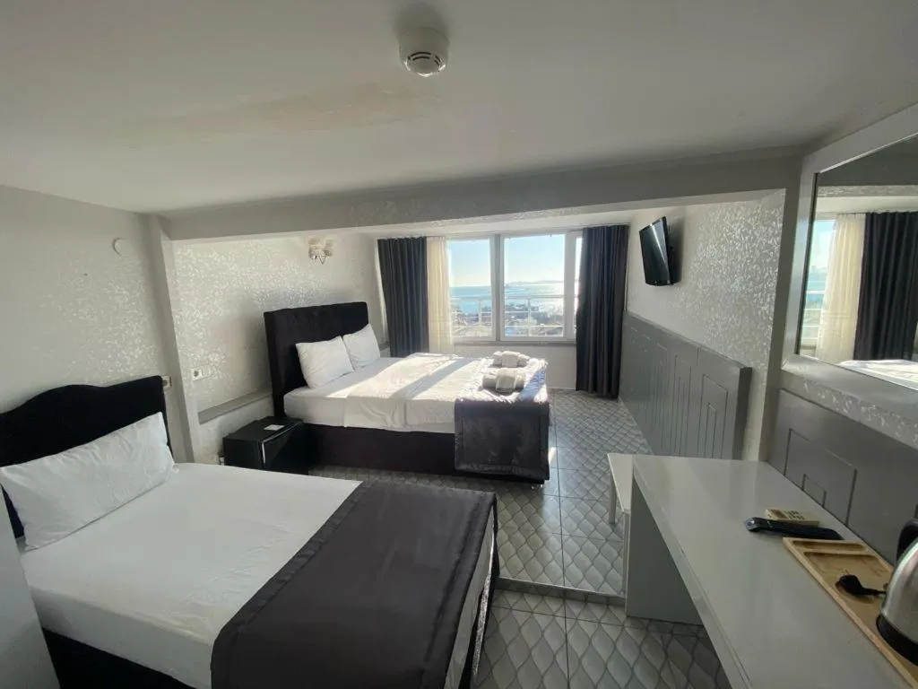 Communal lounge/ TV room in Timeks Suite Sultanahmet