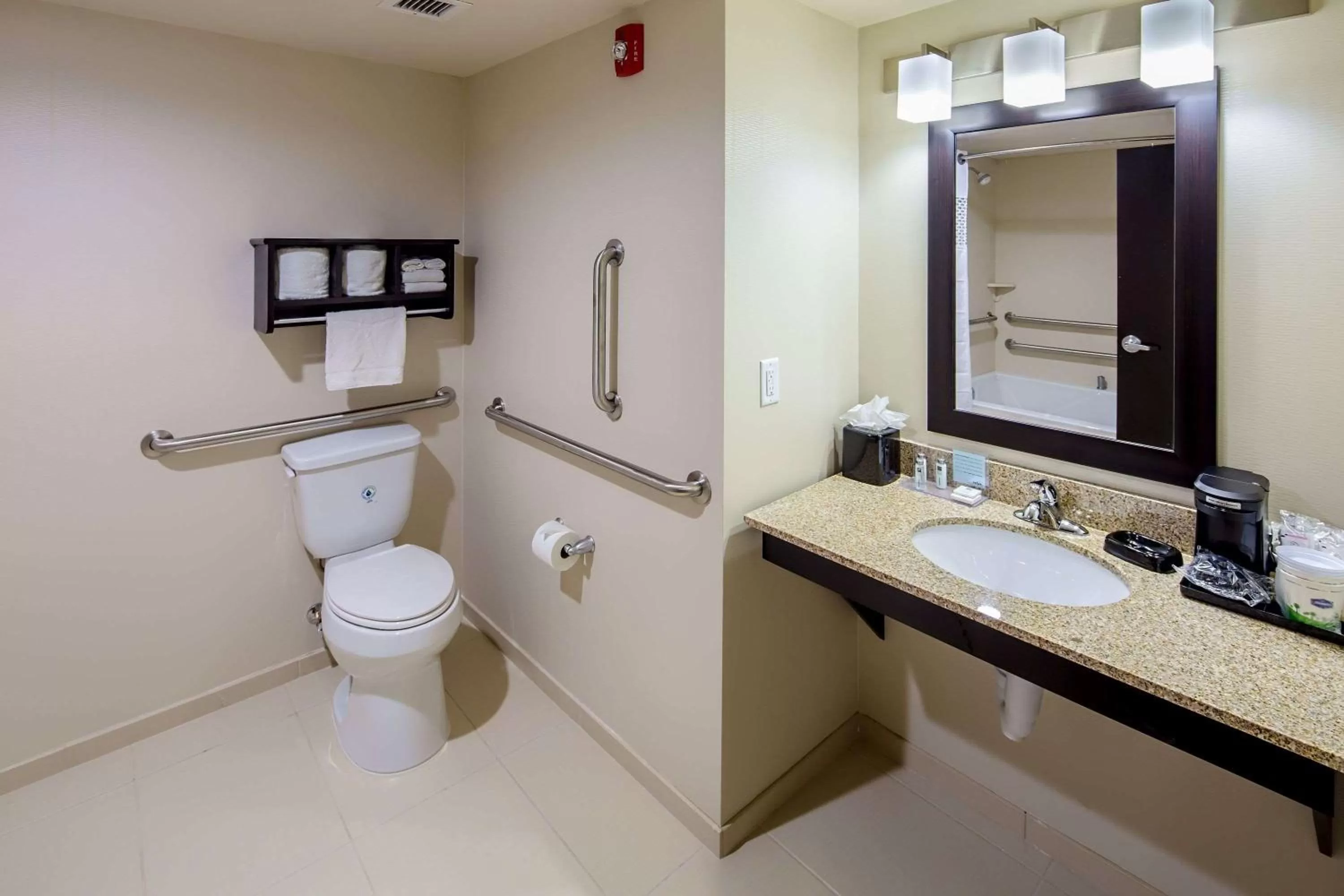 Bathroom in Hampton Inn Augusta Fort Eisenhower