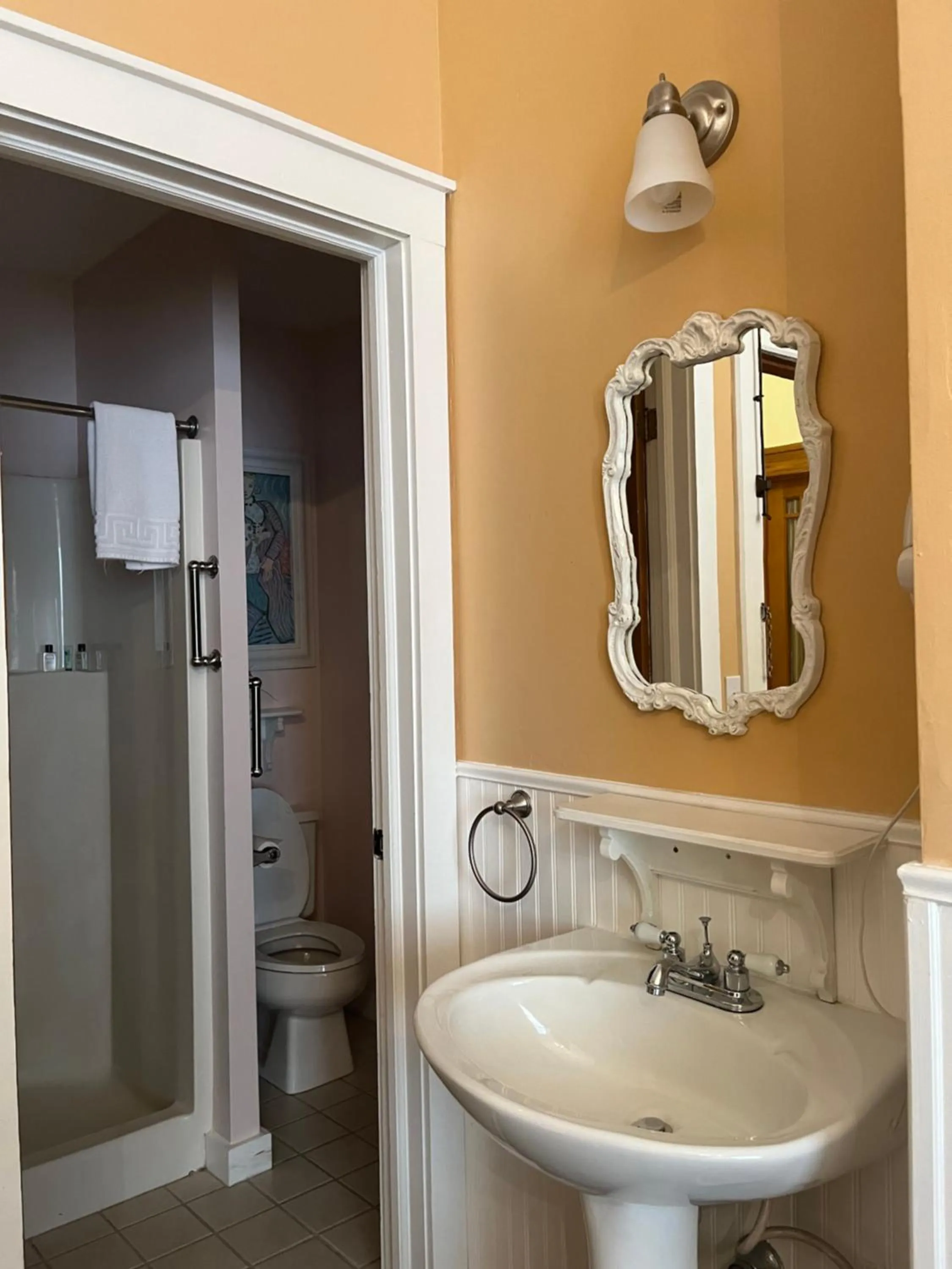 Bathroom in Terrace Inn and 1911 Restaurant