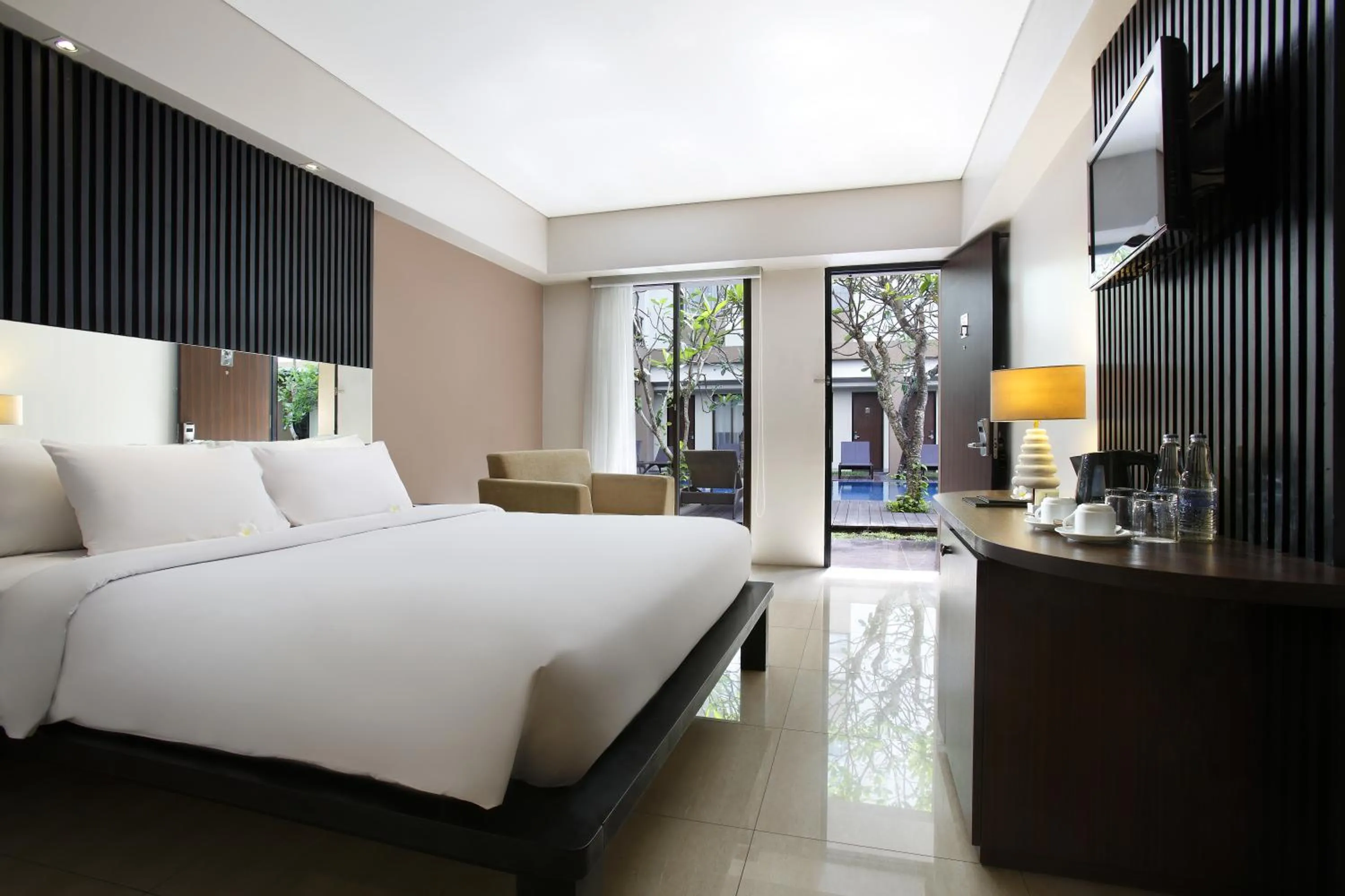 Shower, Bed in Hotel Santika Kuta