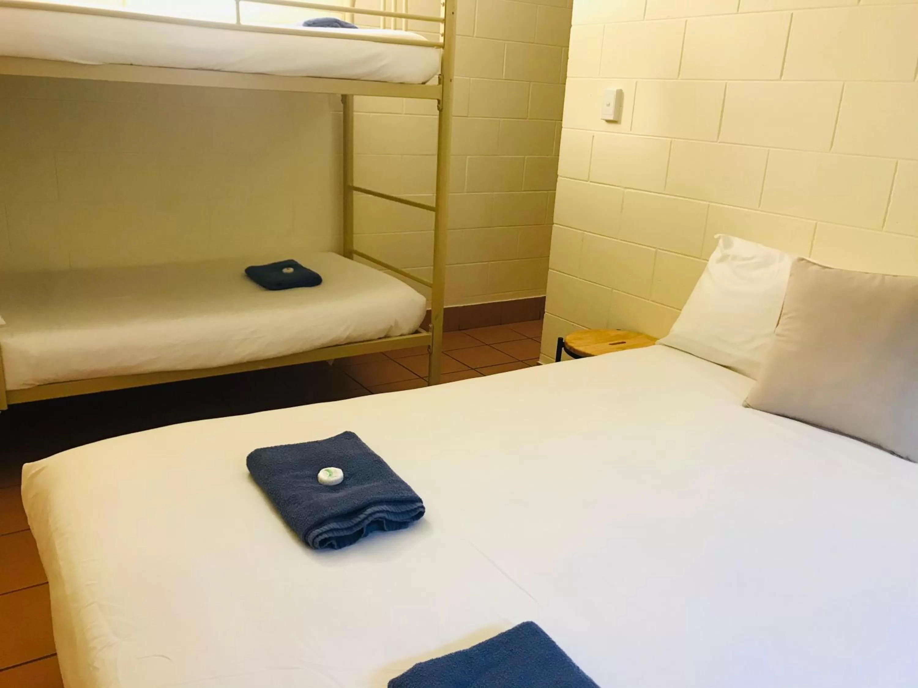 Bed in Lake Central Cairns