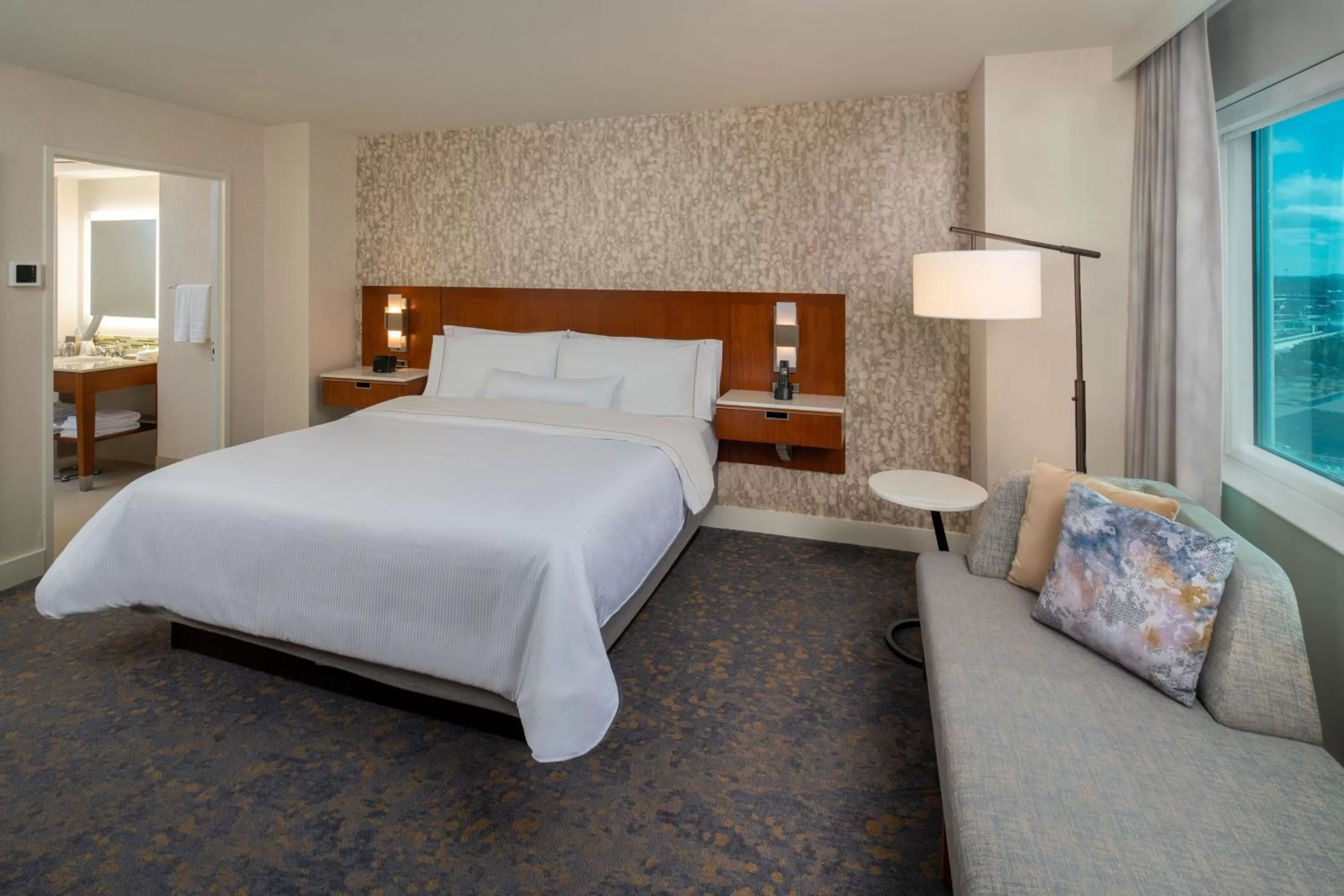 Bedroom, Bed in The Westin Houston, Memorial City