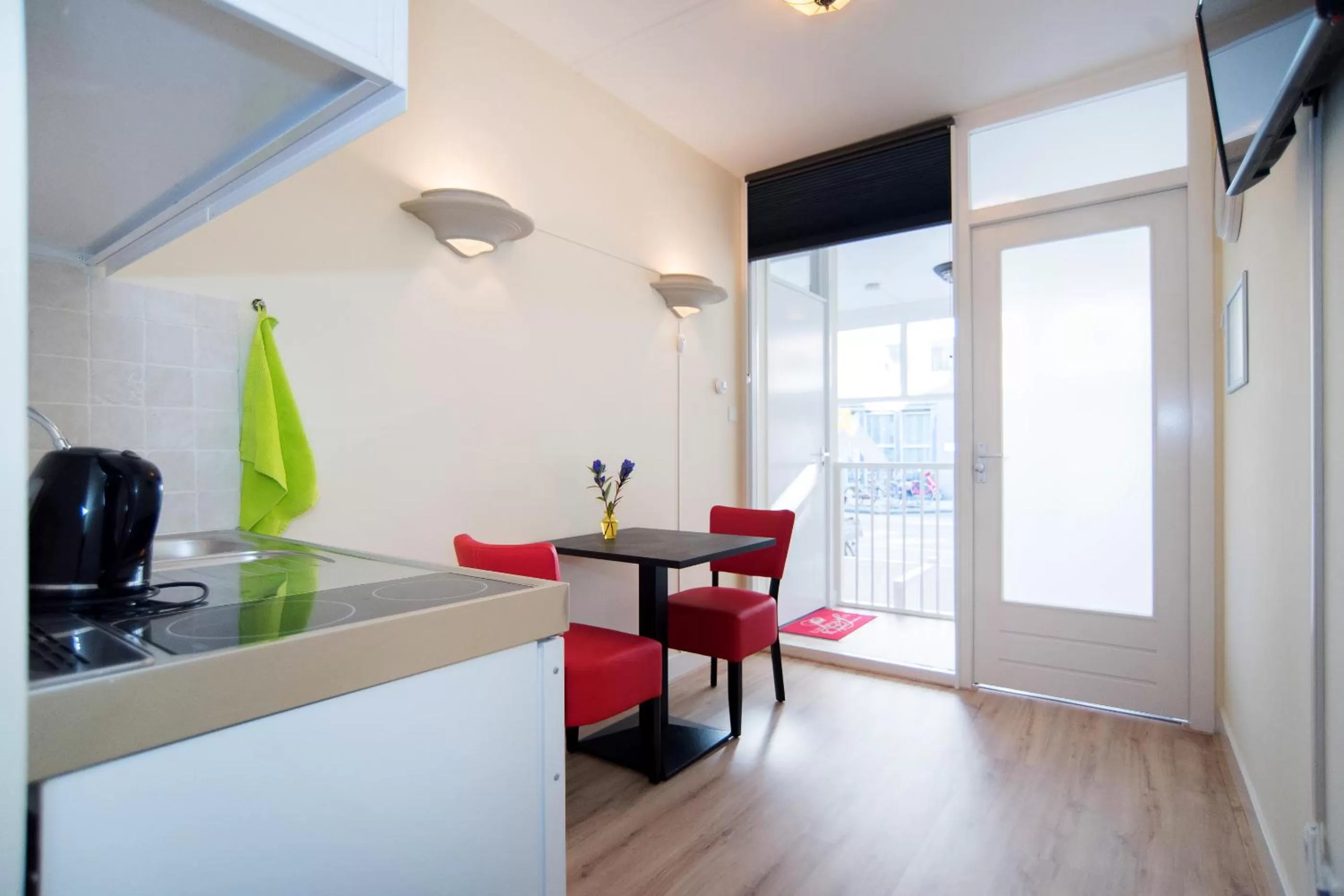 Kitchen/Kitchenette in Midtown Hotel Twin Studio