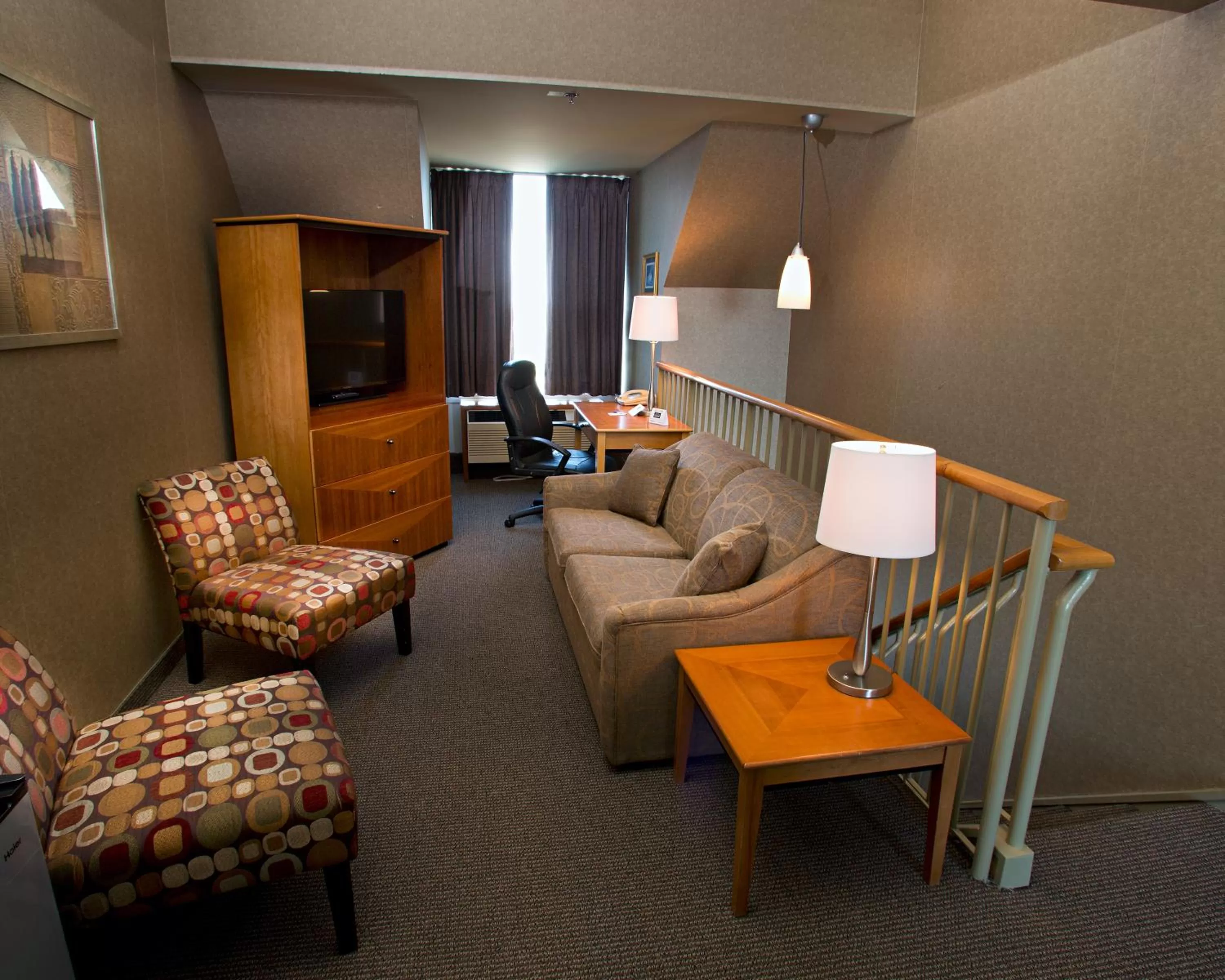 Living room in The Oakes Hotel Overlooking the Falls