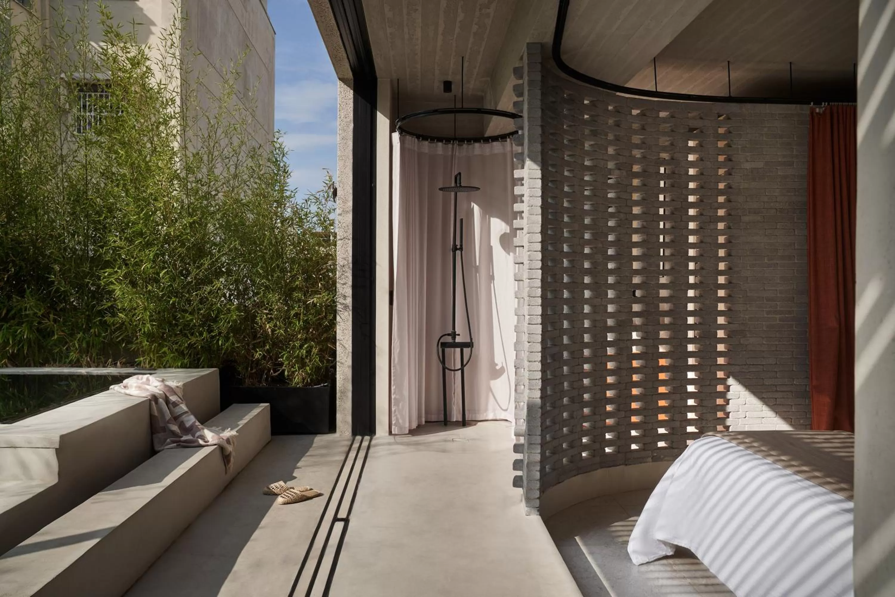 Bed in The Newel Psychiko