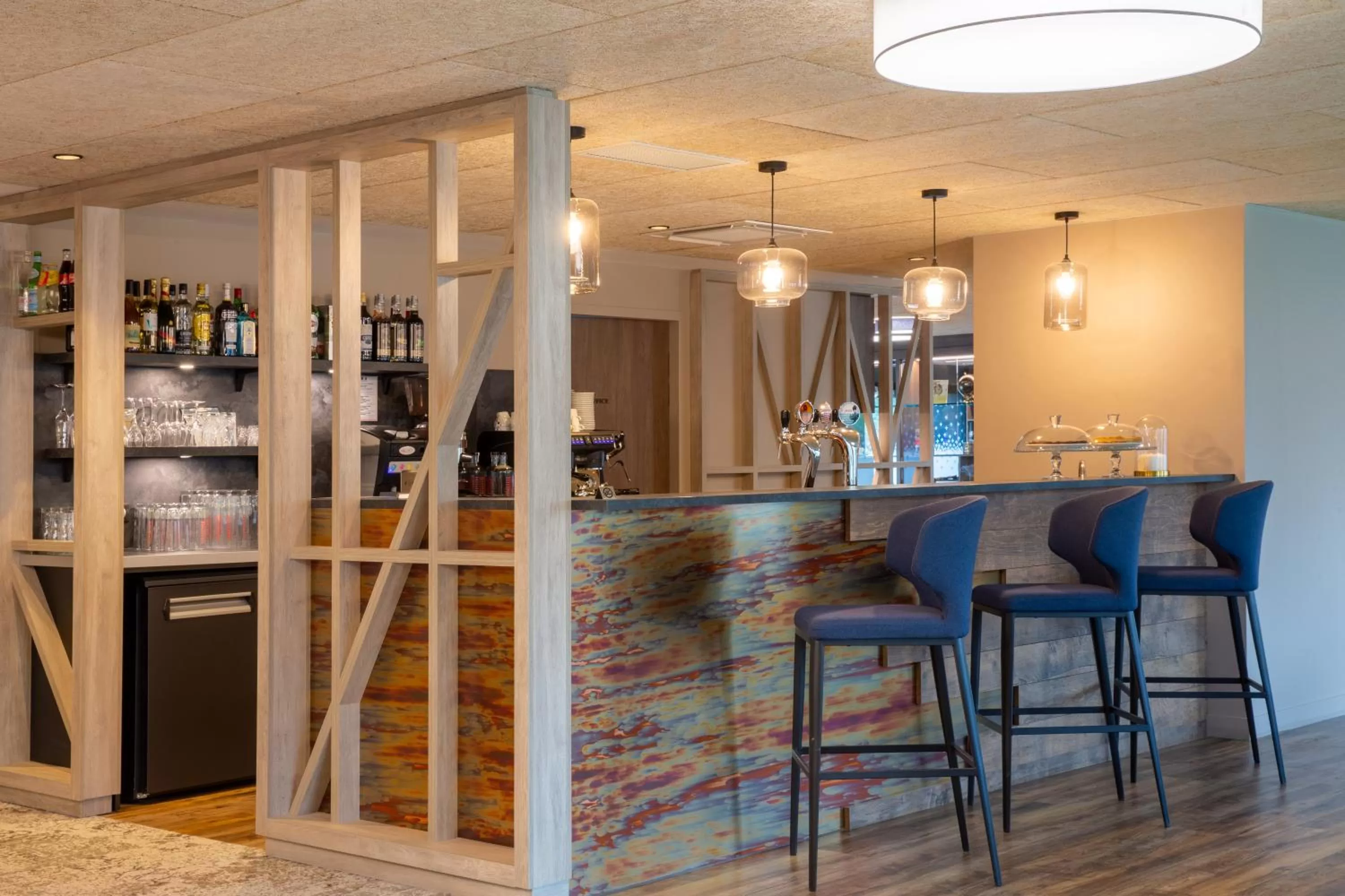 Lounge or bar in Best Western Plus Le Conquerant Rouen Nord