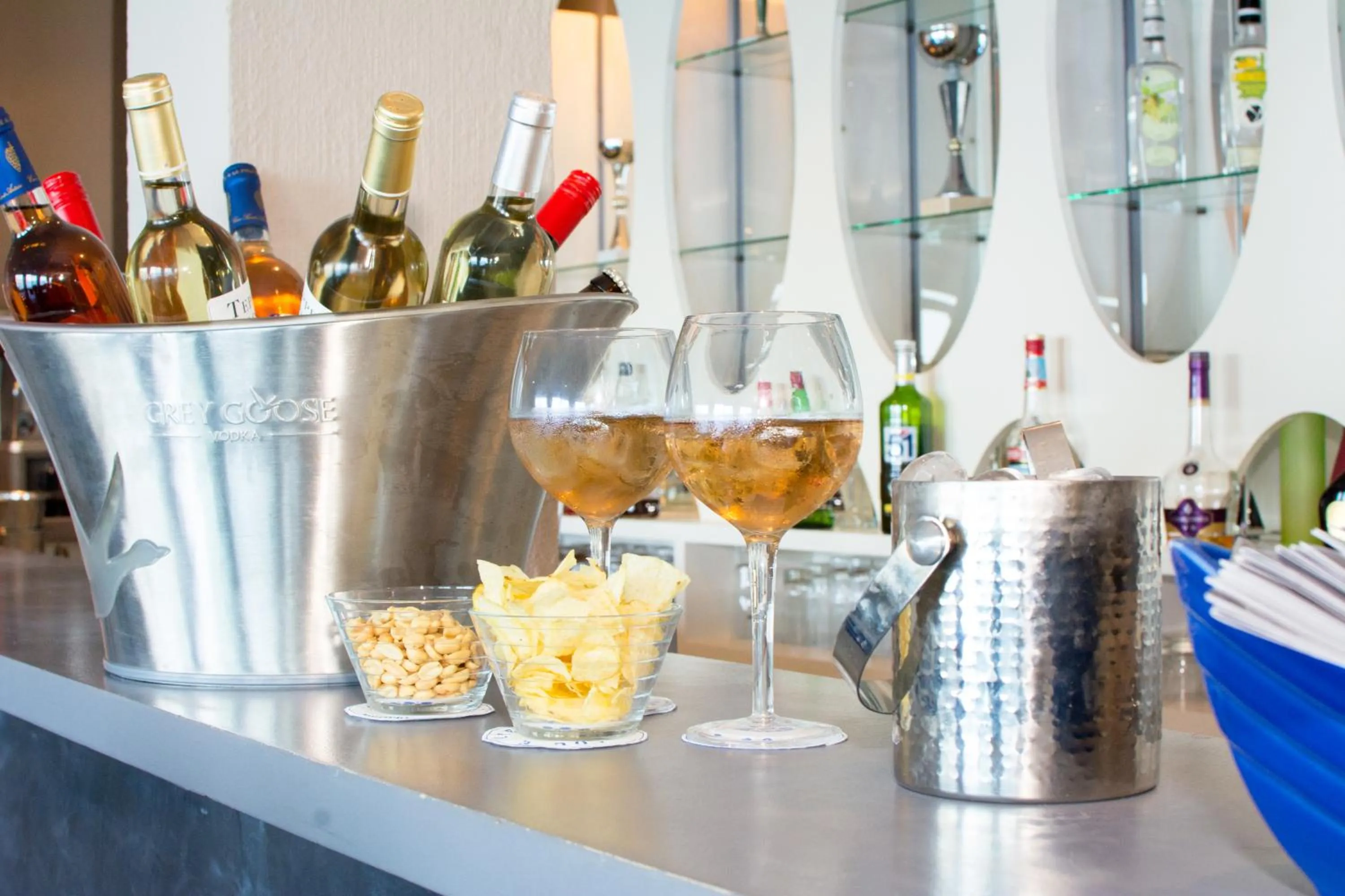 Lounge or bar in Hotel Roc E Mare