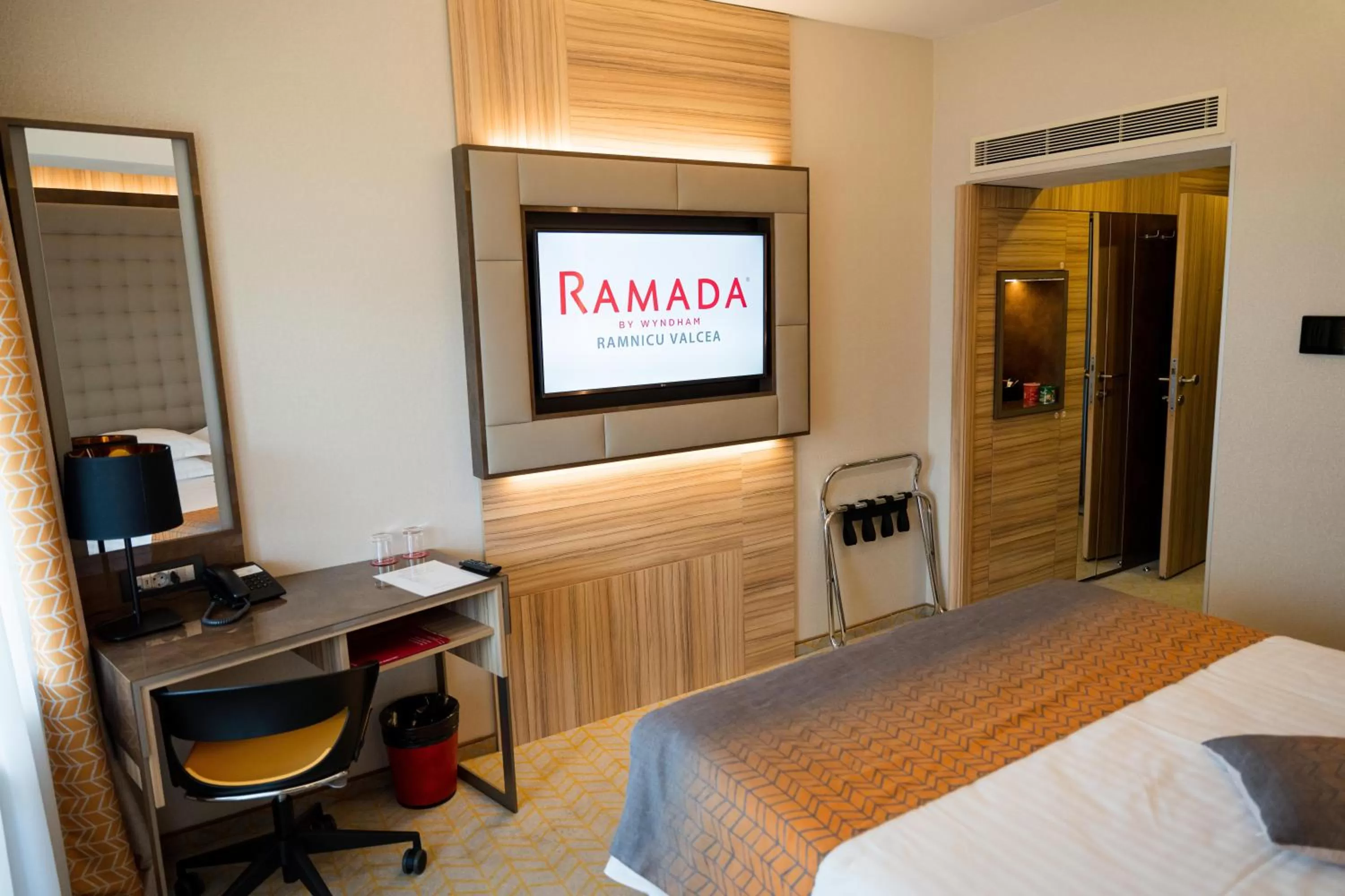 Photo of the whole room, Bed in Ramada by Wyndham Ramnicu Valcea