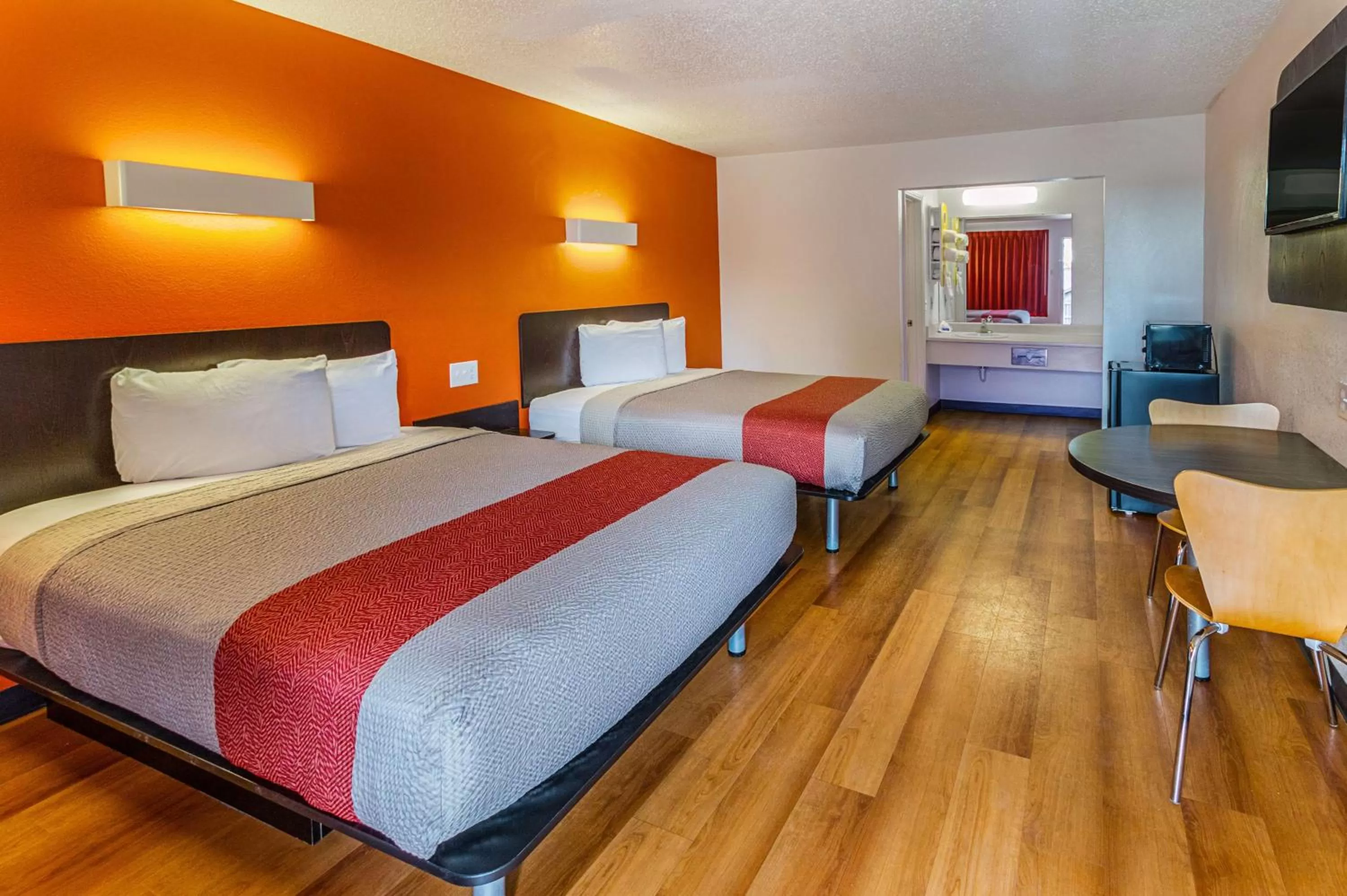 TV and multimedia, Bed in Motel 6-Waxahachie, TX