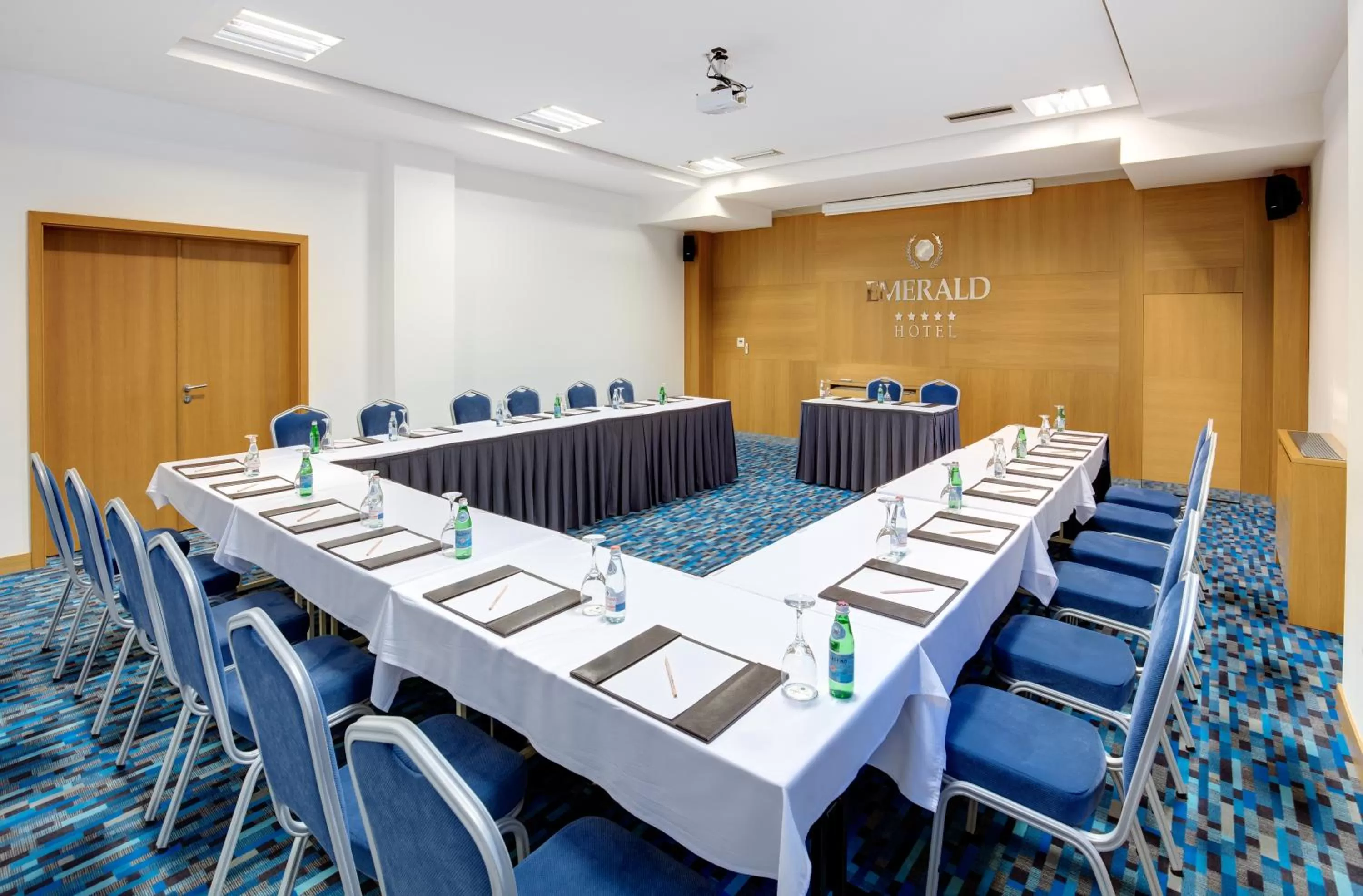 Business facilities in Emerald Hotel