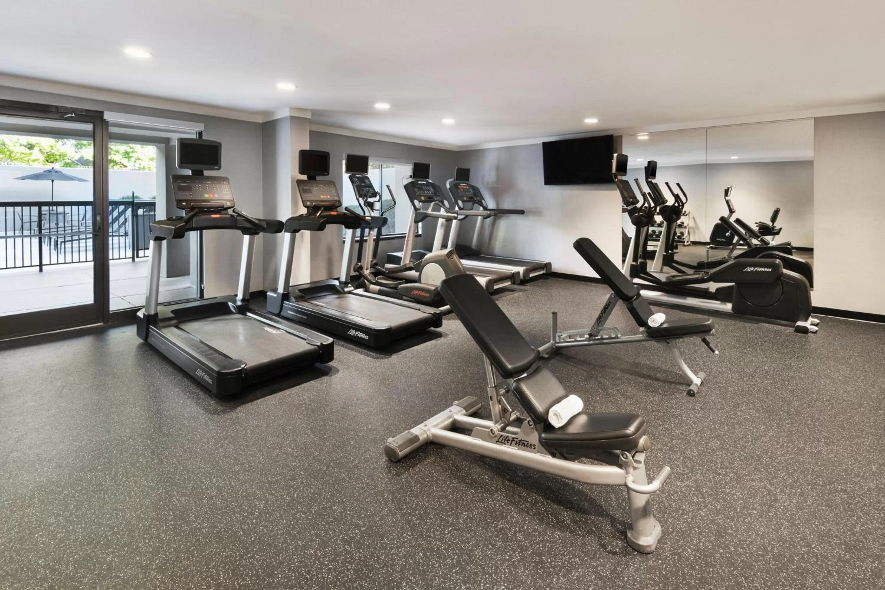 Fitness centre/facilities in Courtyard by Marriott Burlington