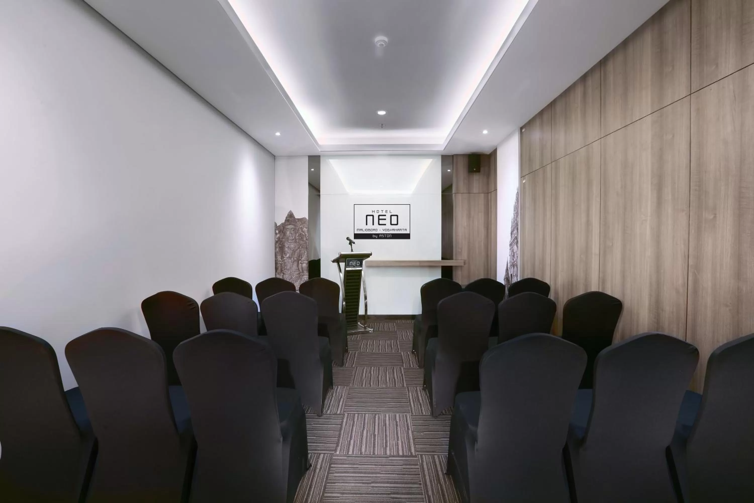 Meeting/conference room in Hotel Neo Malioboro by ASTON