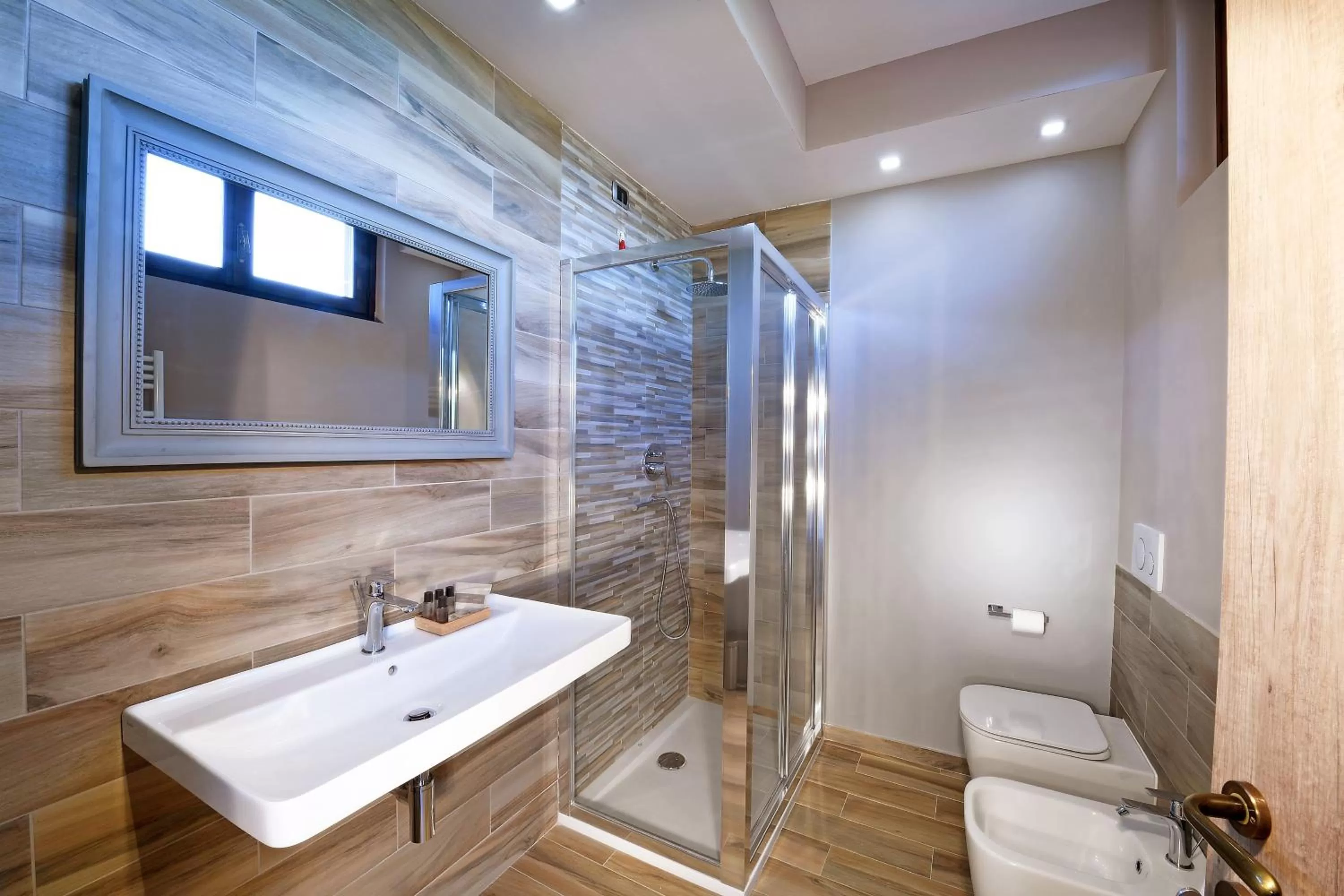 Shower in Panoramic Villa Garassino - country rooms and fine restaurant