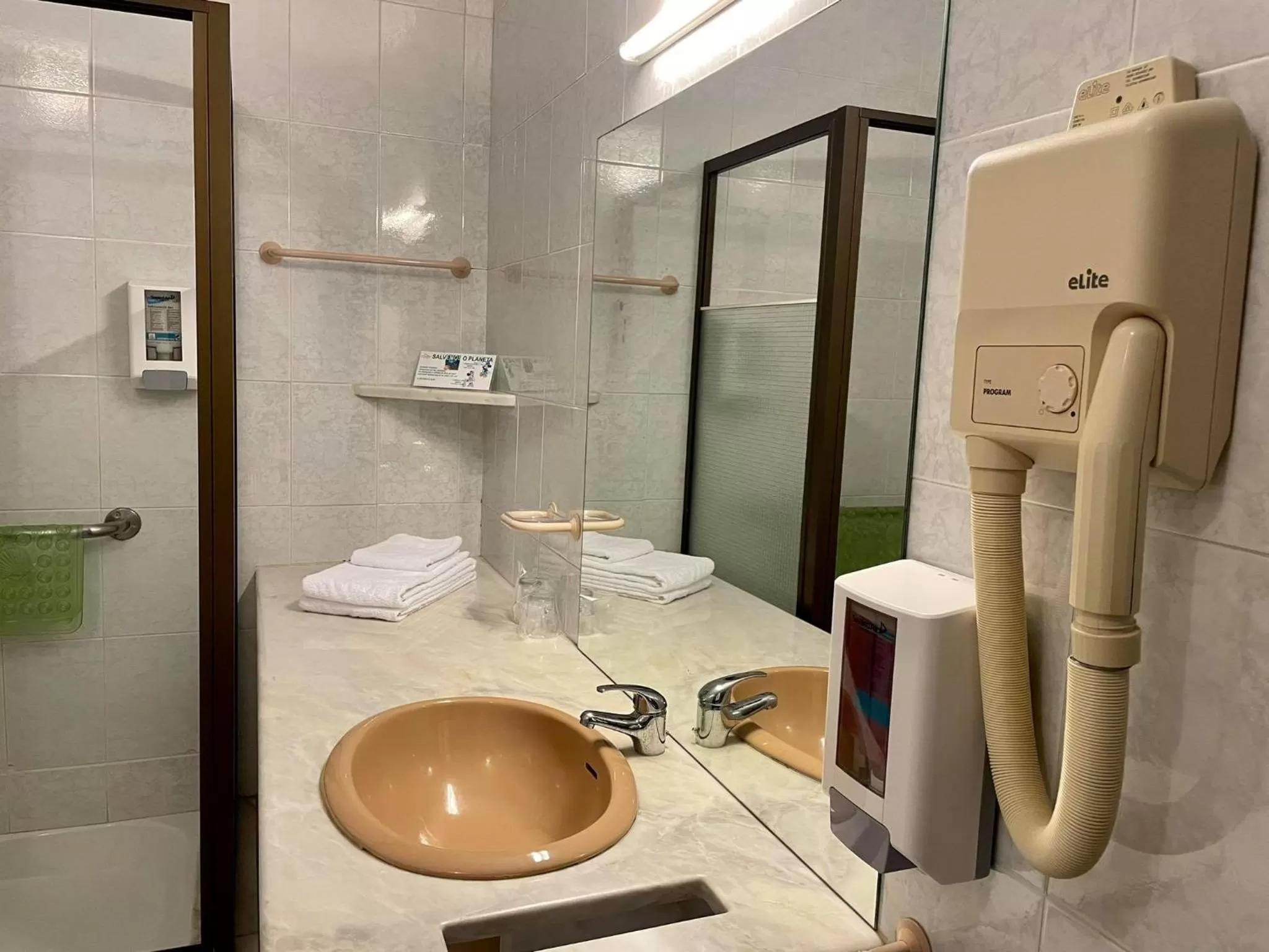 Shower in Hotel Rural A Coutada - Peniche