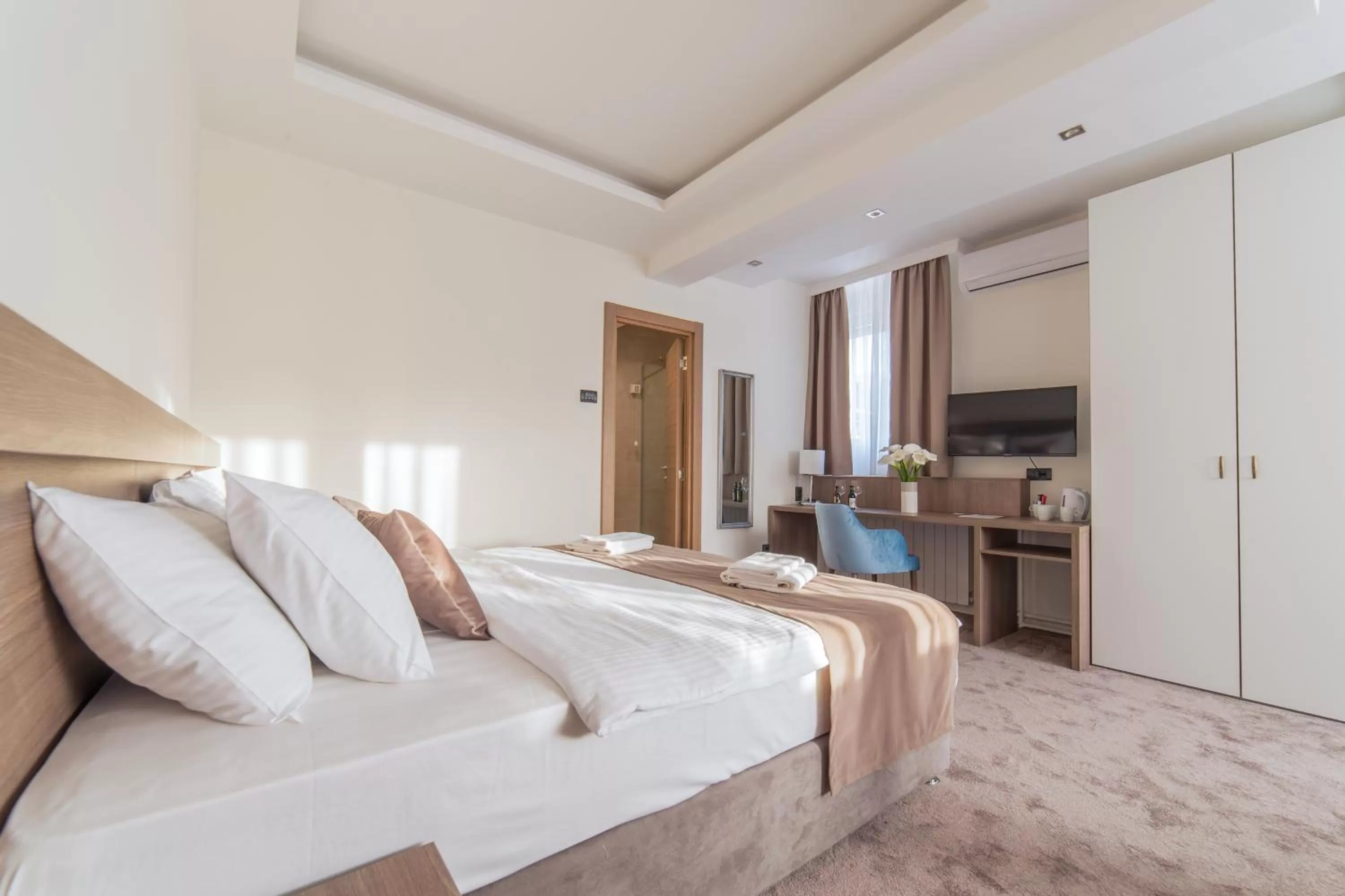 Bed in M House Belgrade Residence