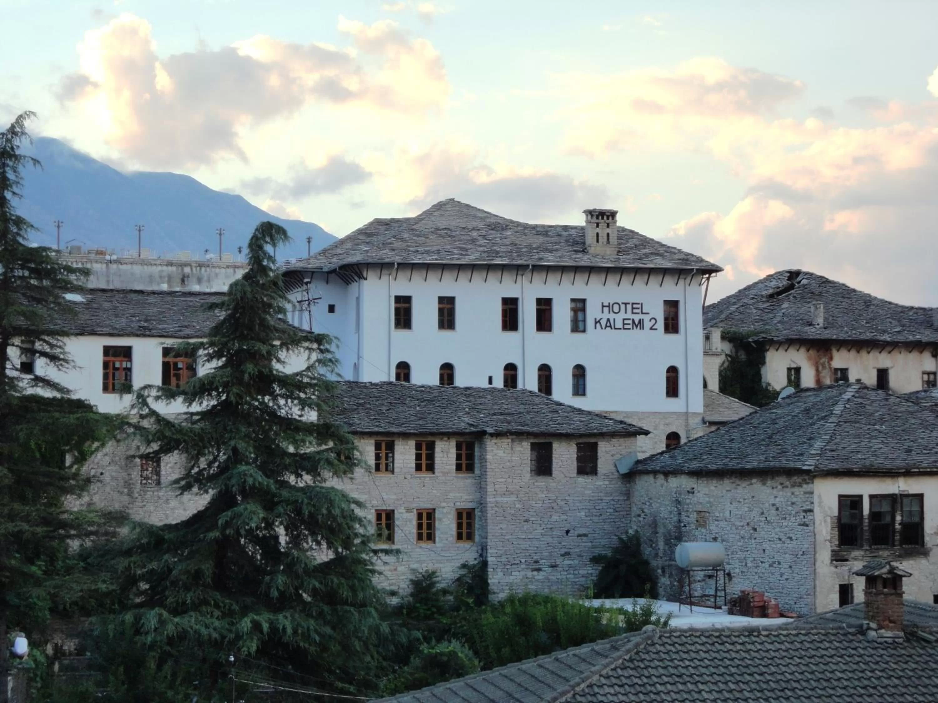 Facade/entrance in Hotel Kalemi 2