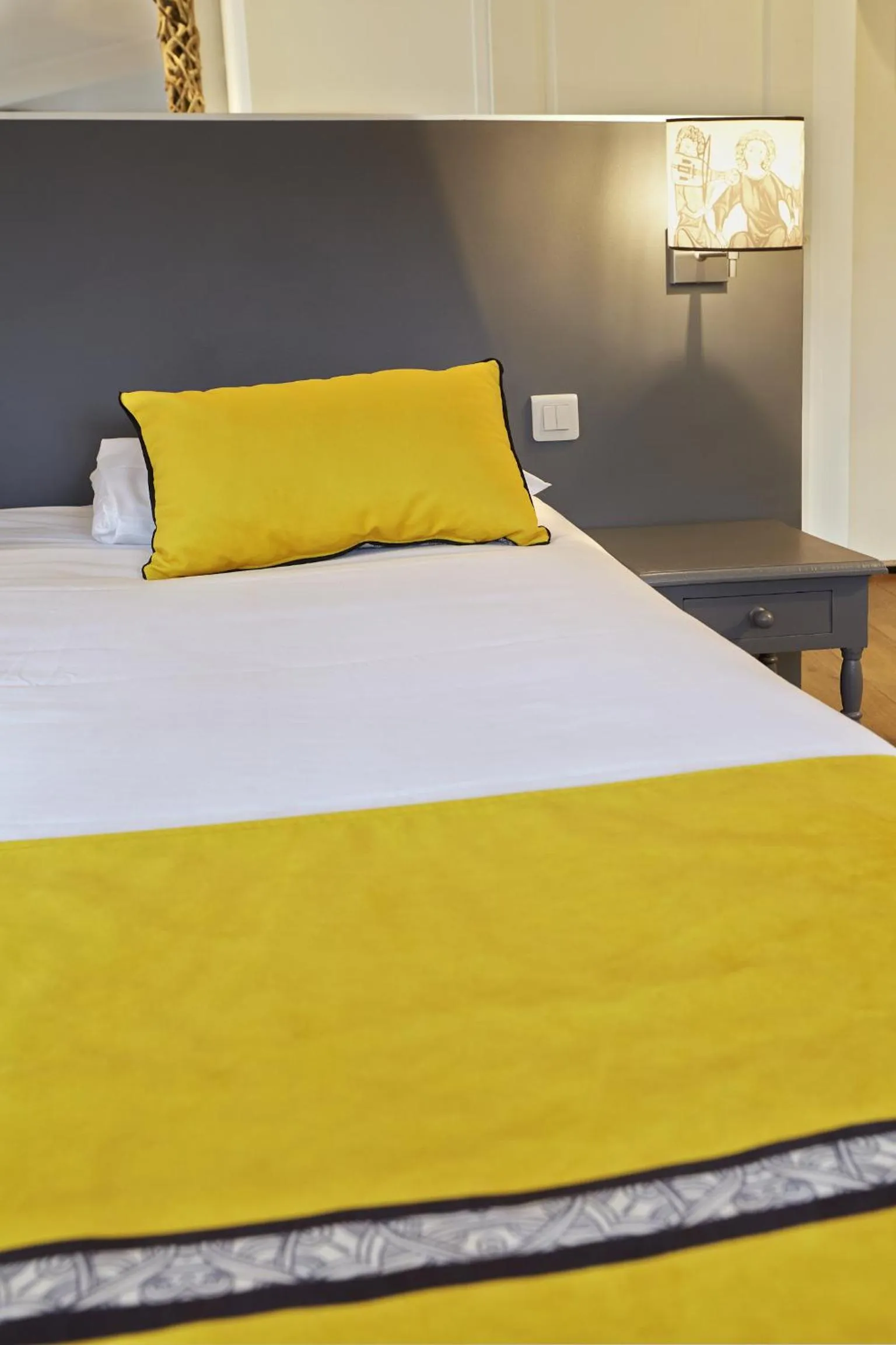 Decorative detail, Bed in Hôtel St Sernin