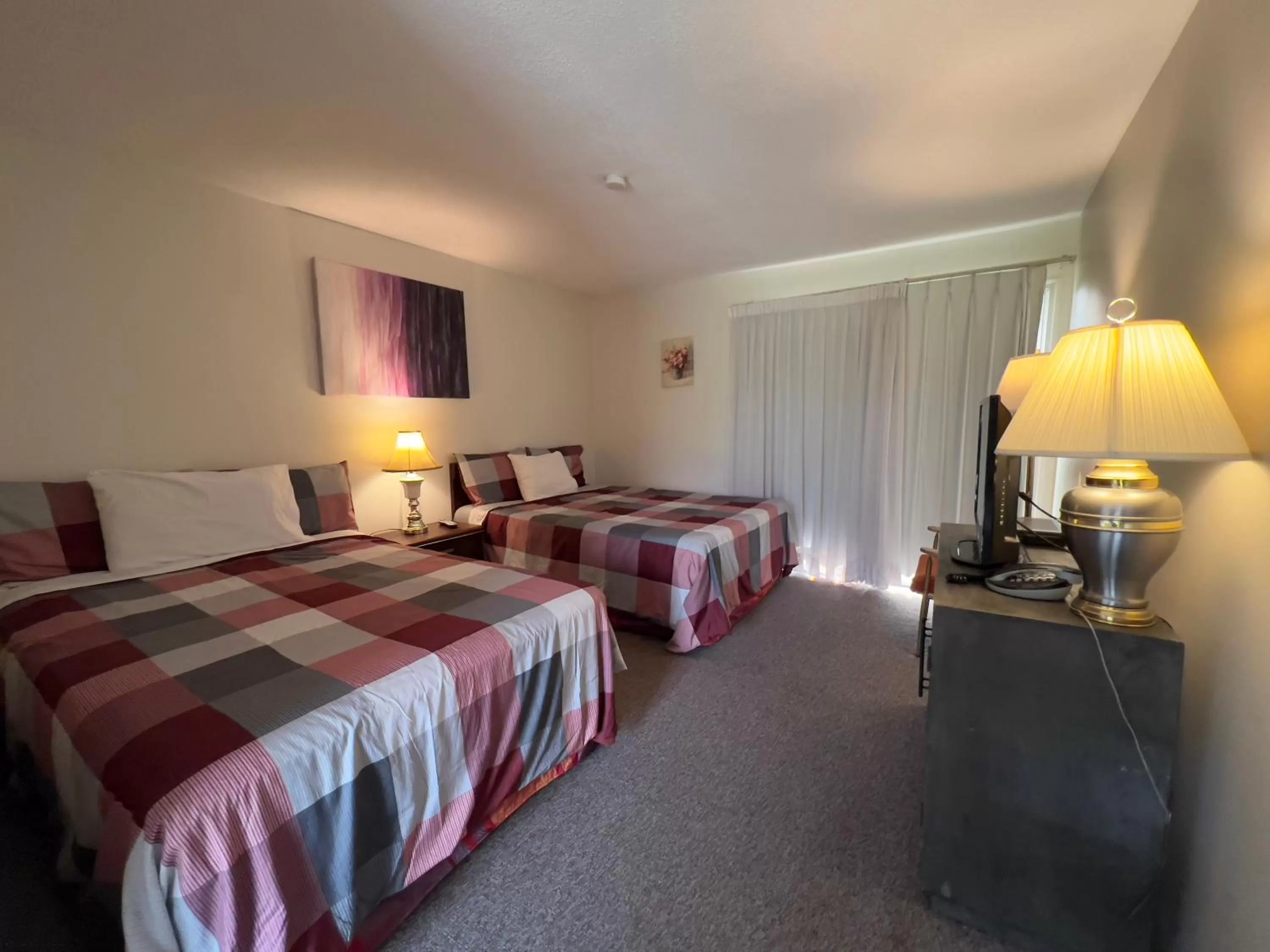 Bed in Monashee Motel