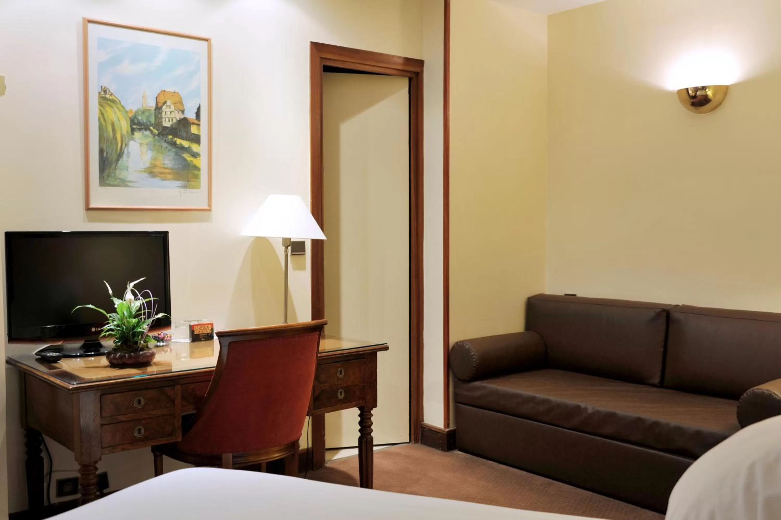 TV and multimedia, Bed in Waldorf Montparnasse