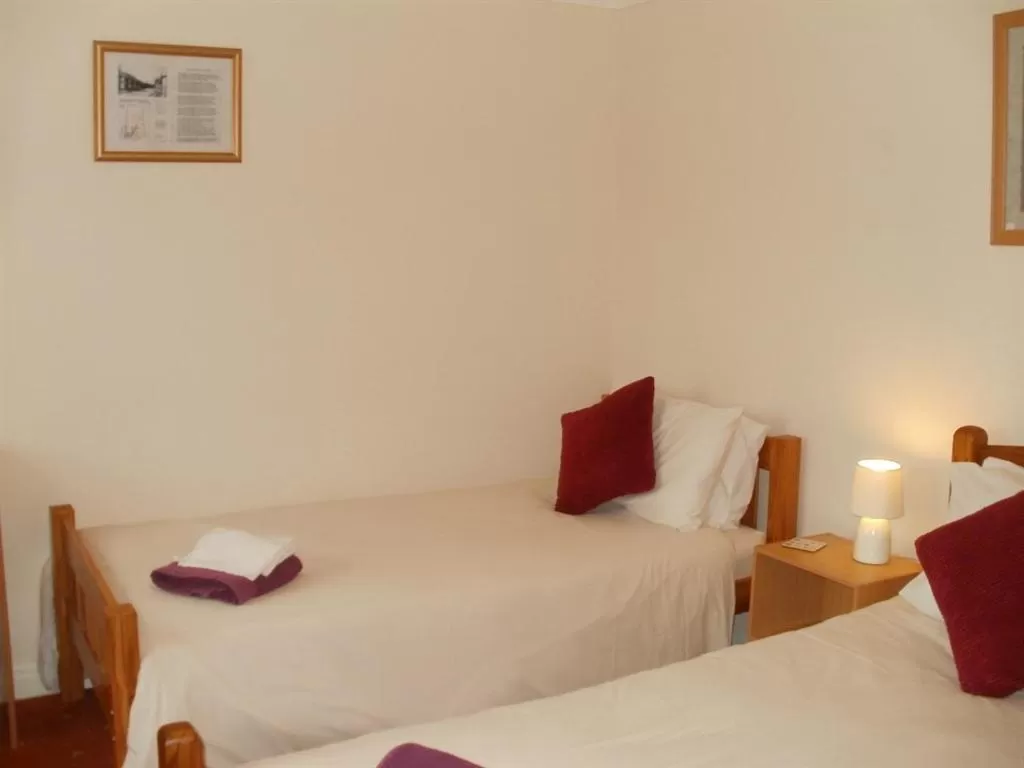 Twin Room with Private Bathroom in The Star Inn