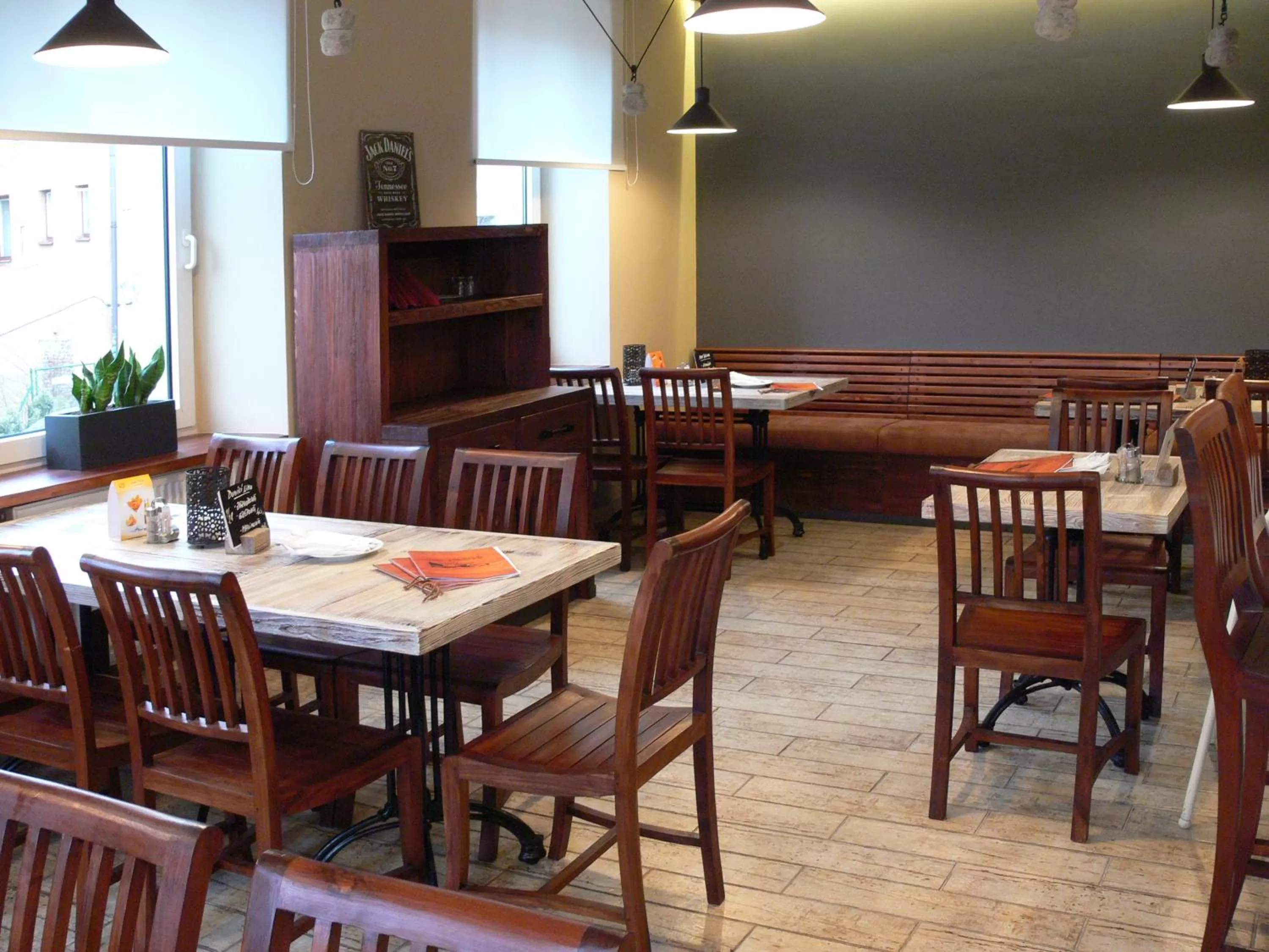 Restaurant/places to eat in Hotel Na Baste