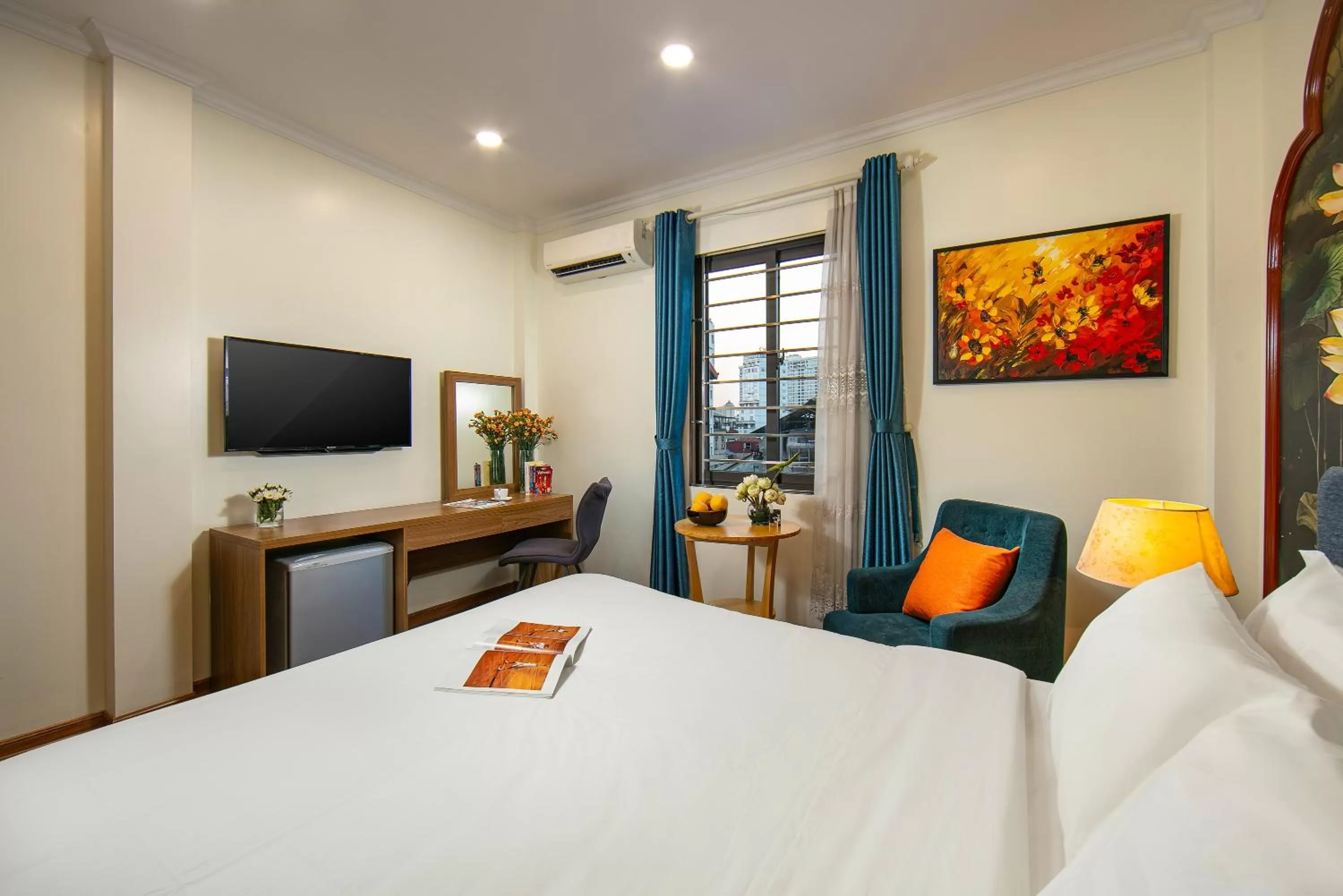 Seating area, Bed in The Sono Hanoi Hotel