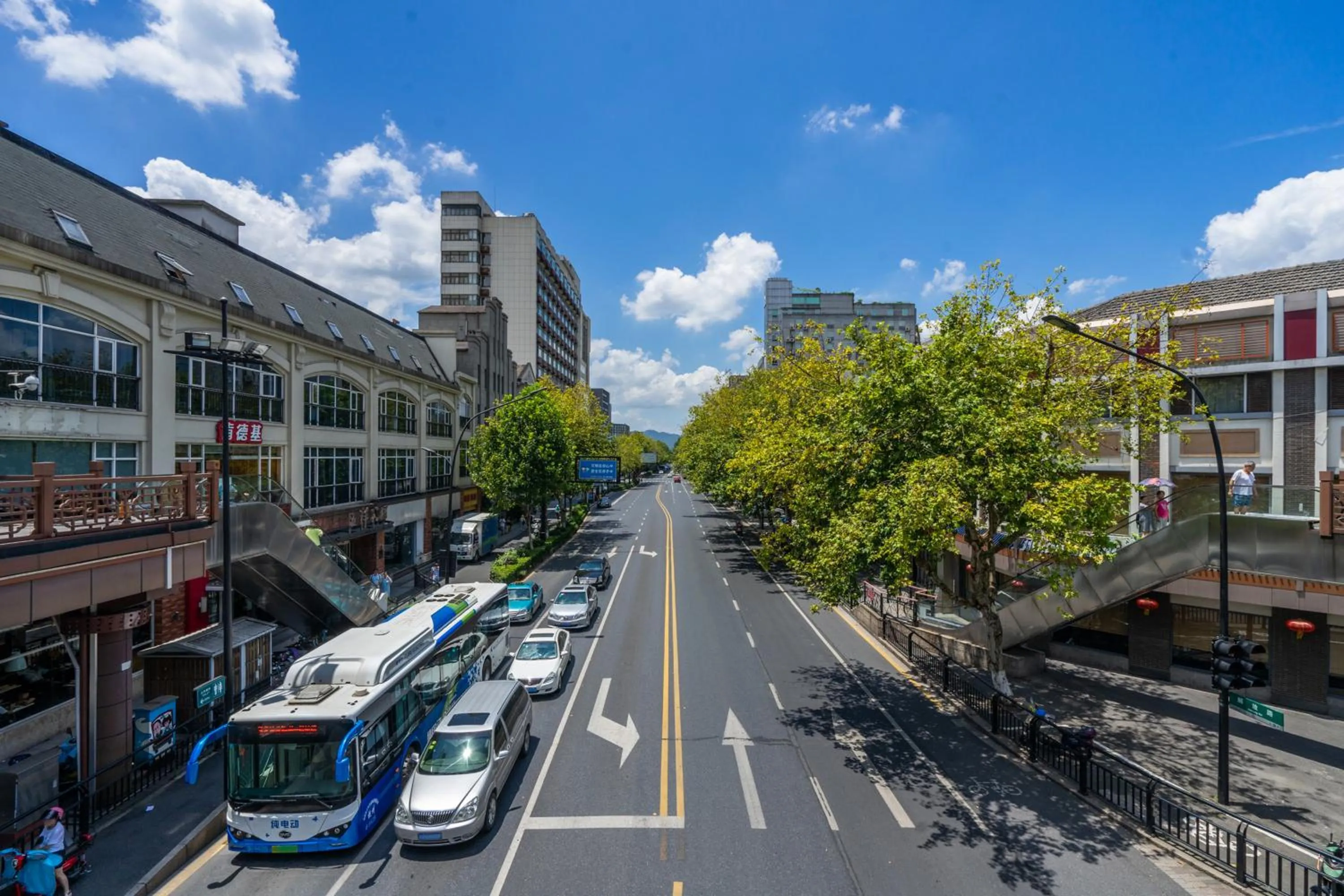 Neighbourhood in Hangzhou Memory Travel International Hotel-Edge Westlake
