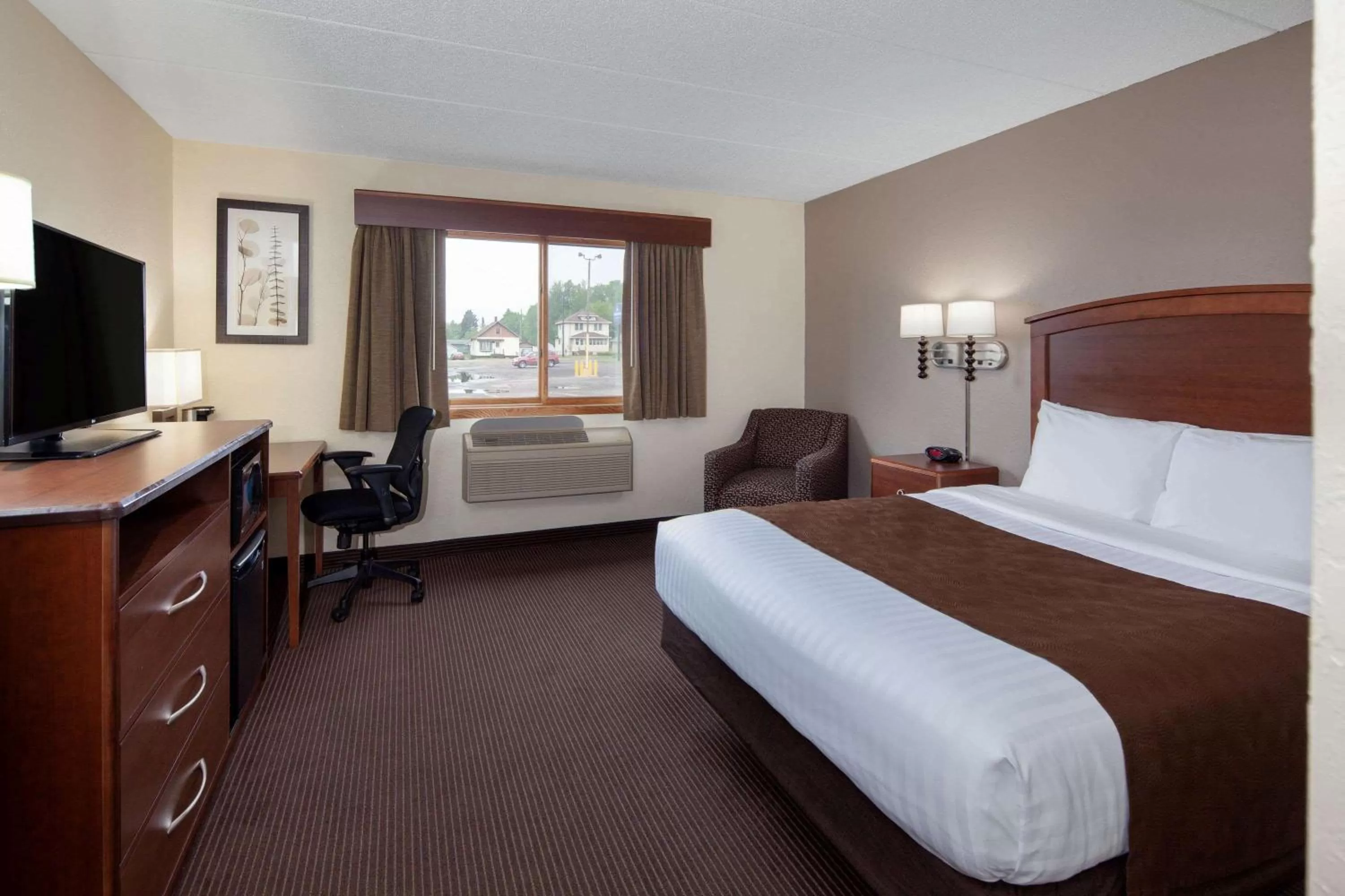 Photo of the whole room, Bed in AmericInn by Wyndham Ironwood