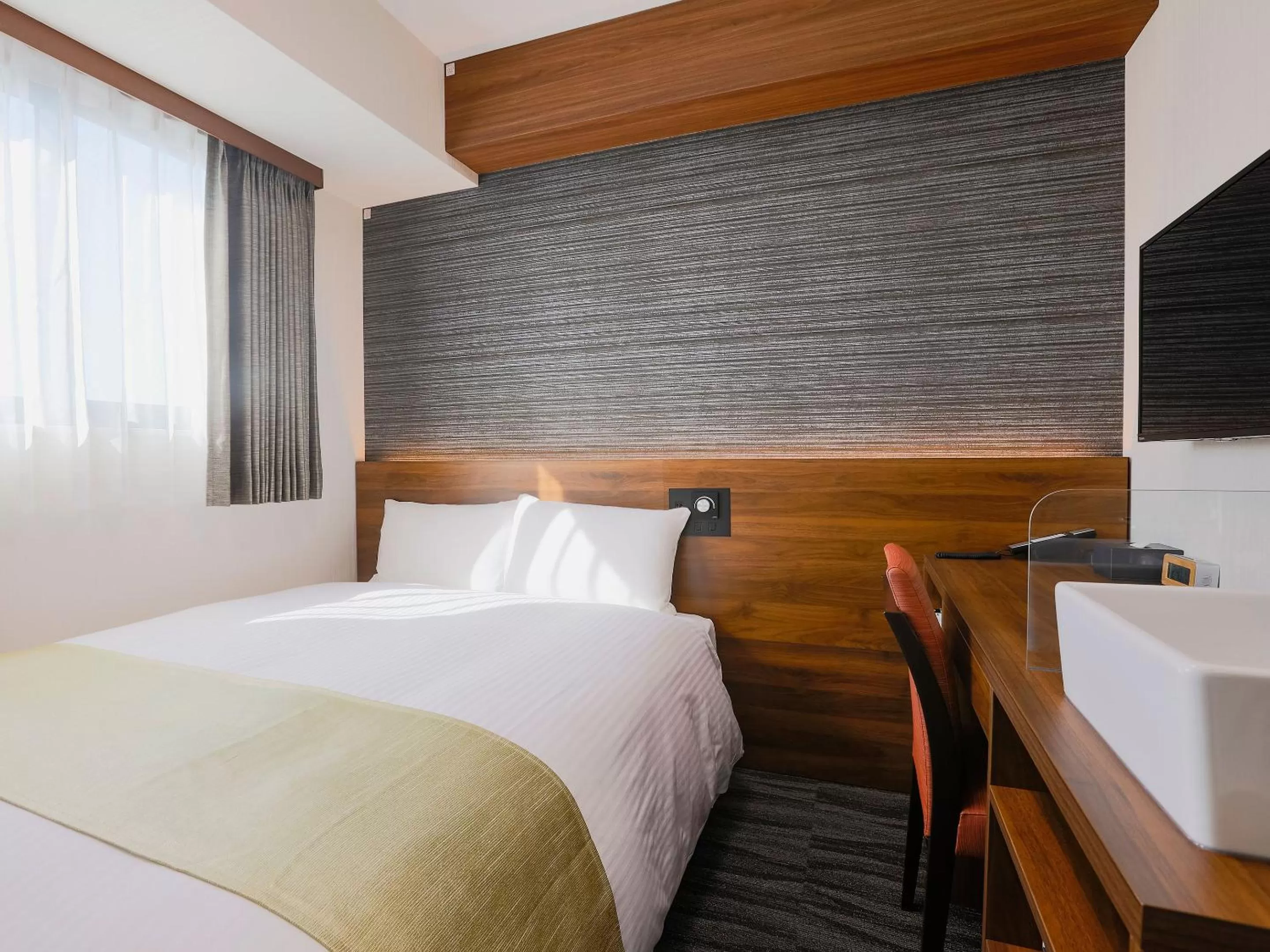 Bed in KOKO HOTEL Takamatsu - formerly Hotel Wing Takamatsu